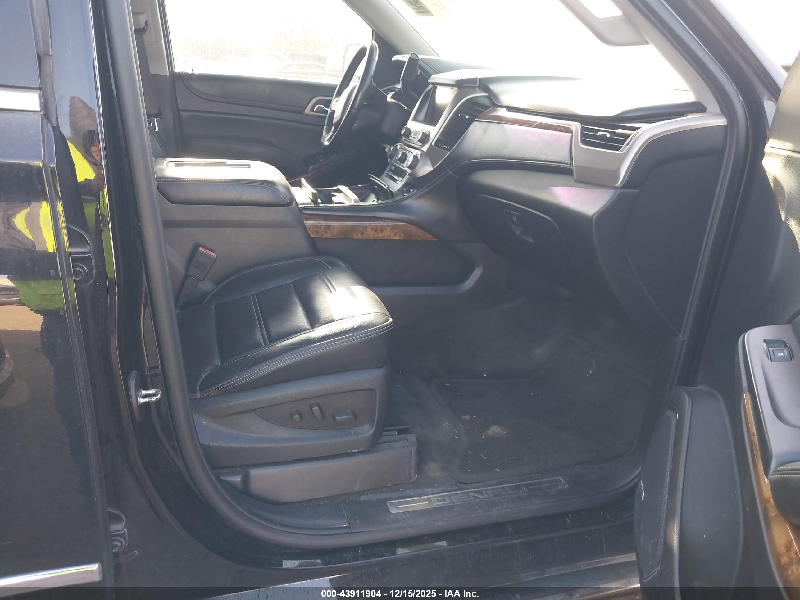 GMC YUKON image 5