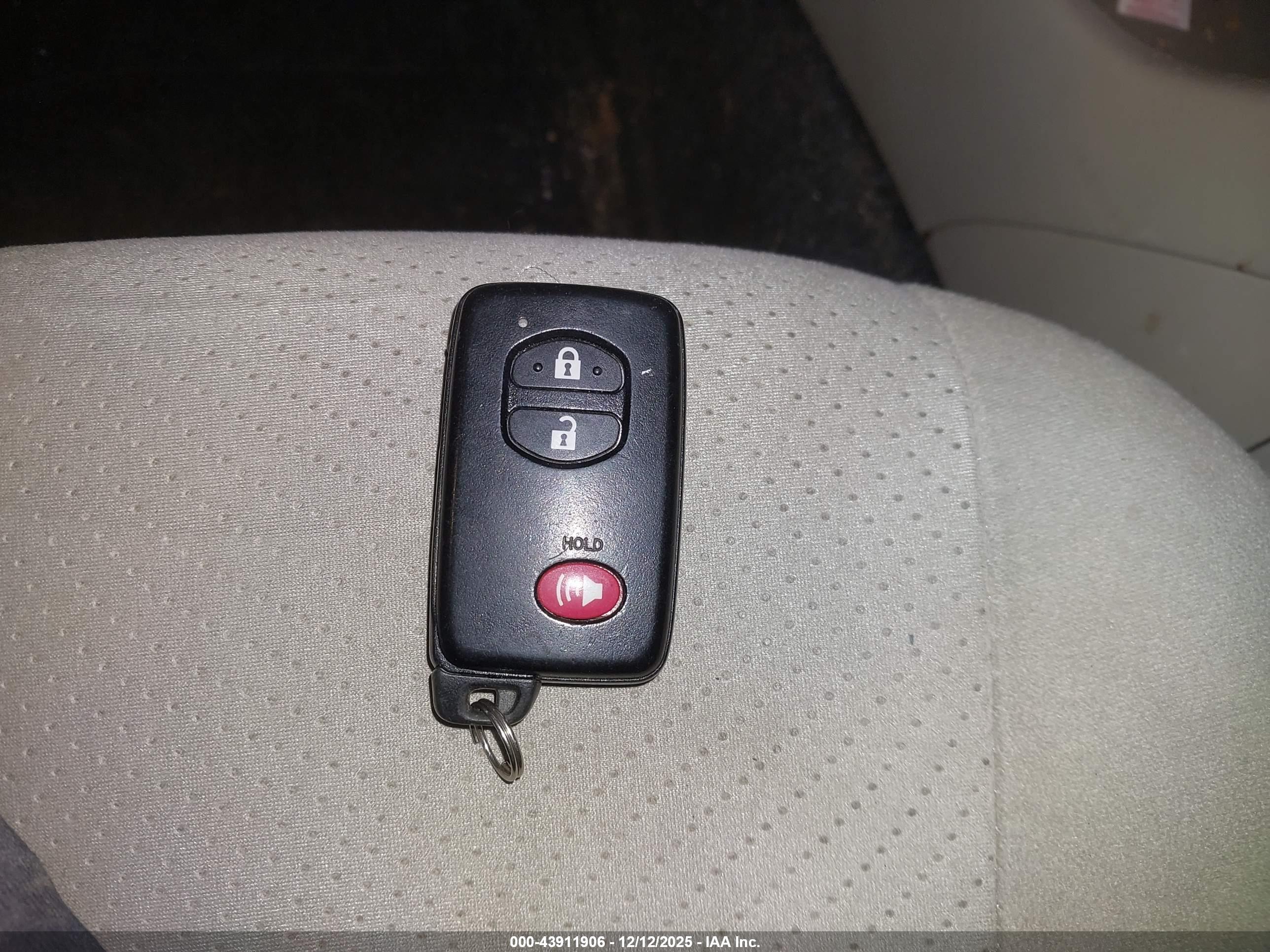 TOYOTA PRIUS image 11