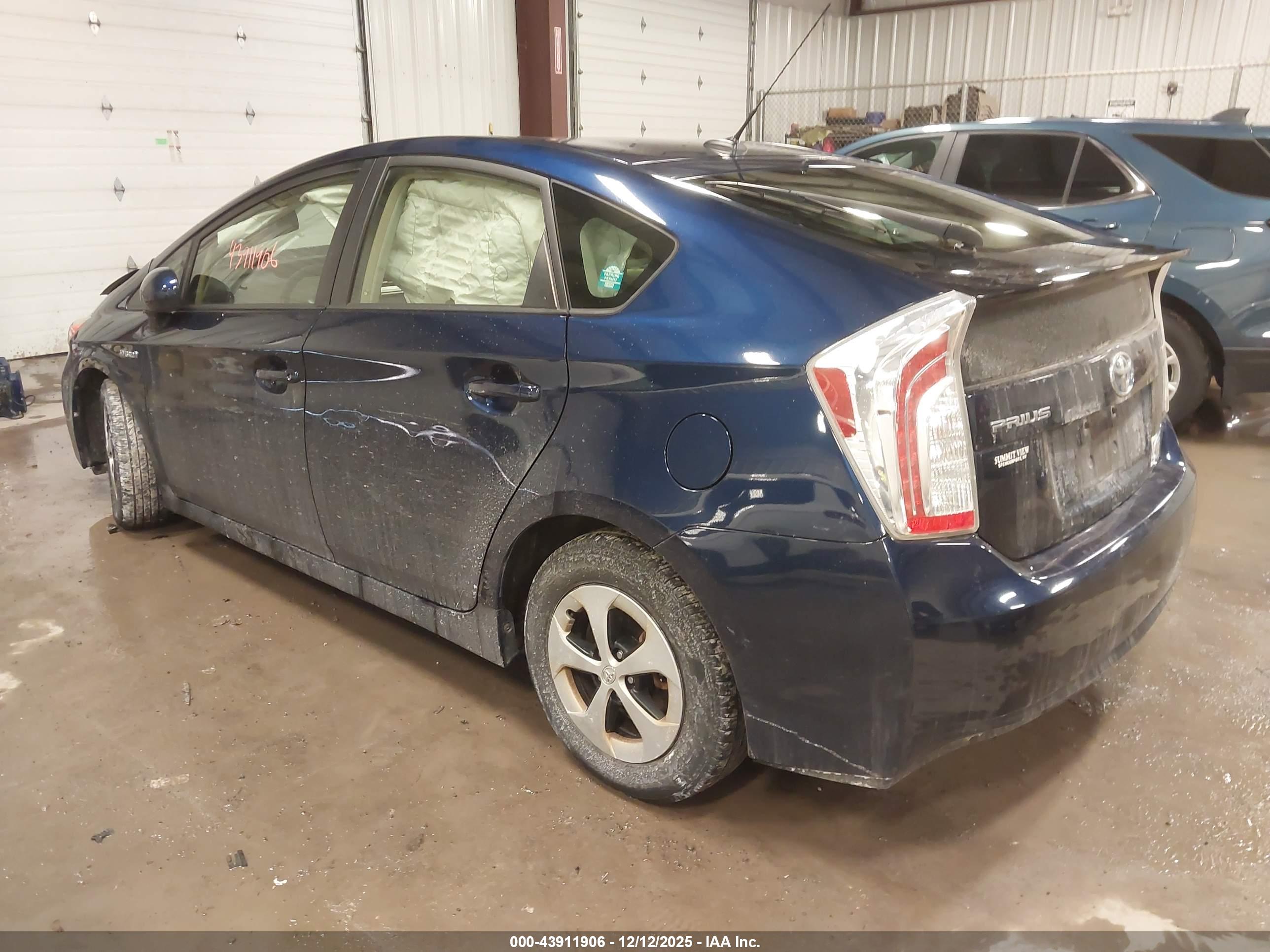 TOYOTA PRIUS image 3