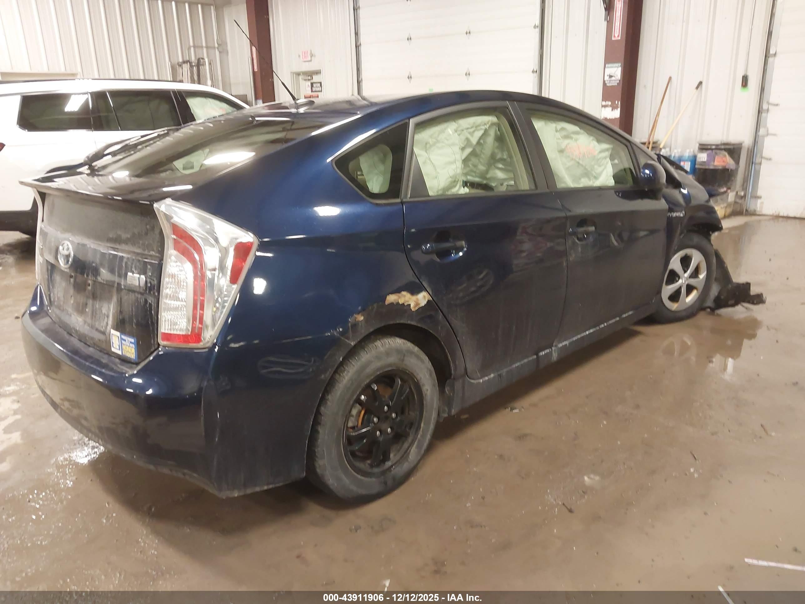 TOYOTA PRIUS image 4