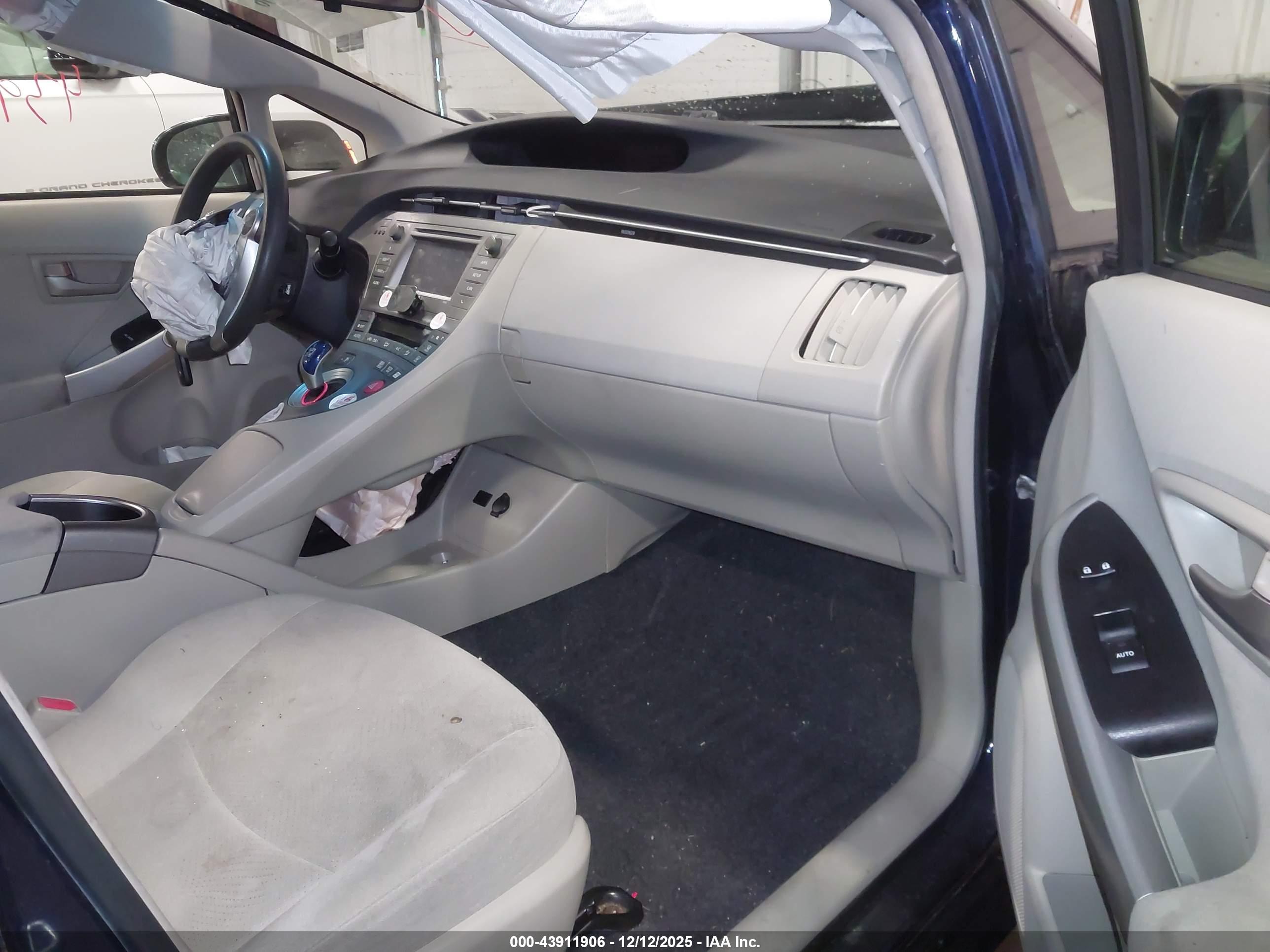 TOYOTA PRIUS image 5