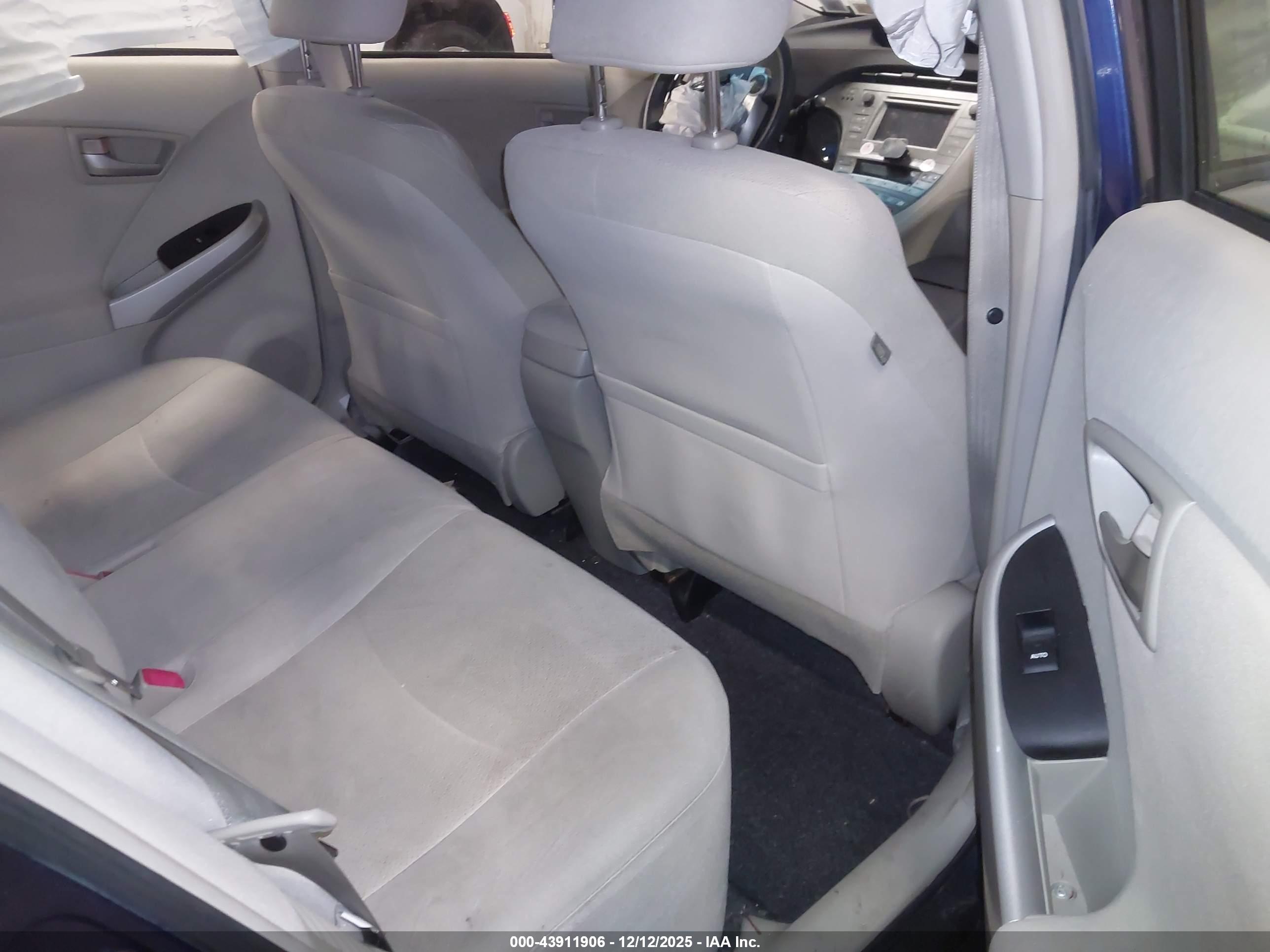TOYOTA PRIUS image 8