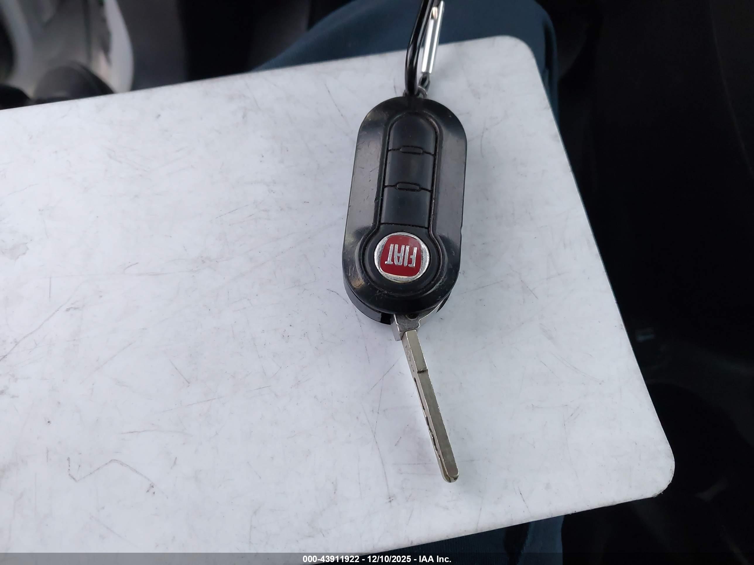 FIAT 500E image 11