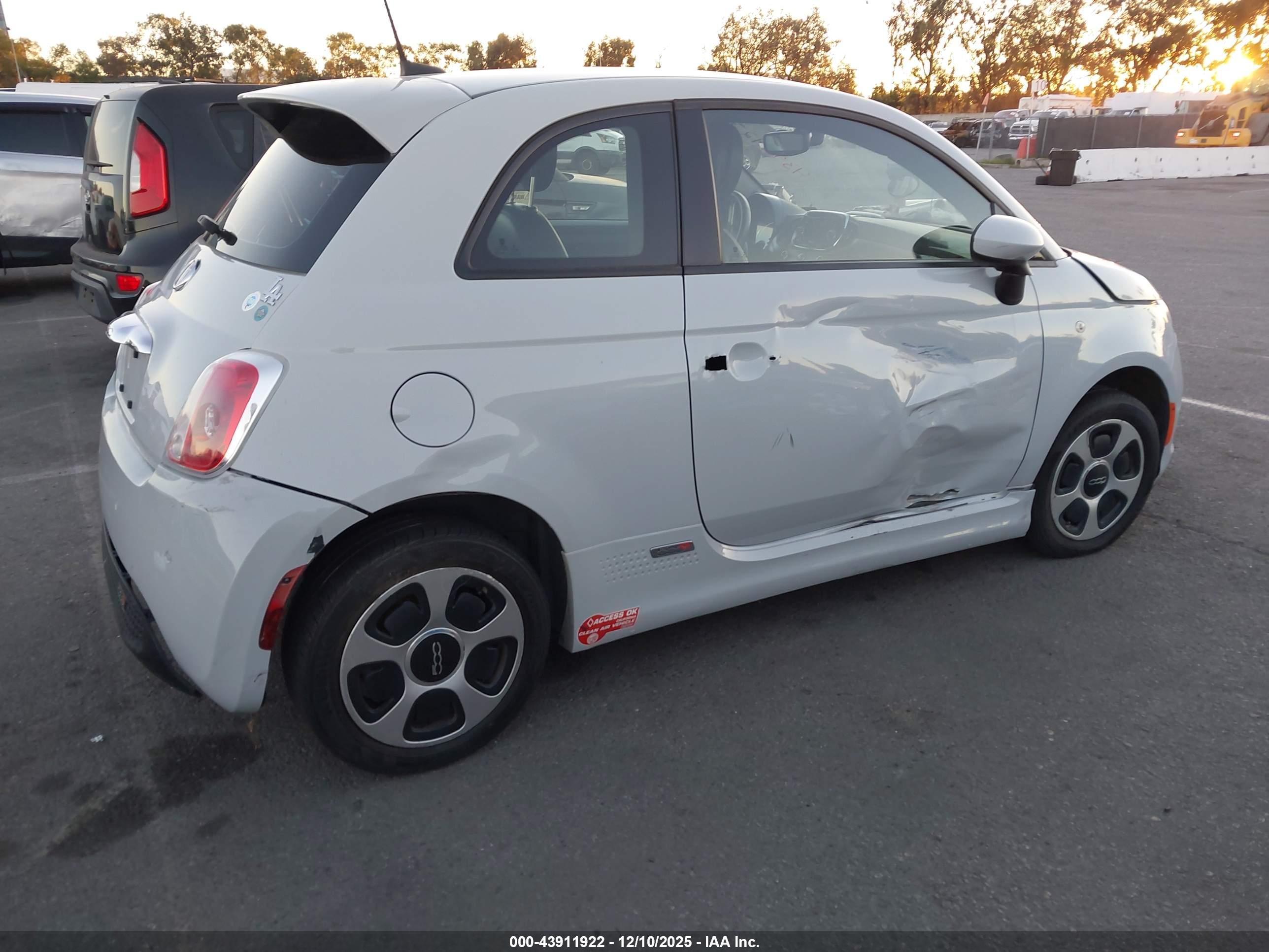 FIAT 500E image 4