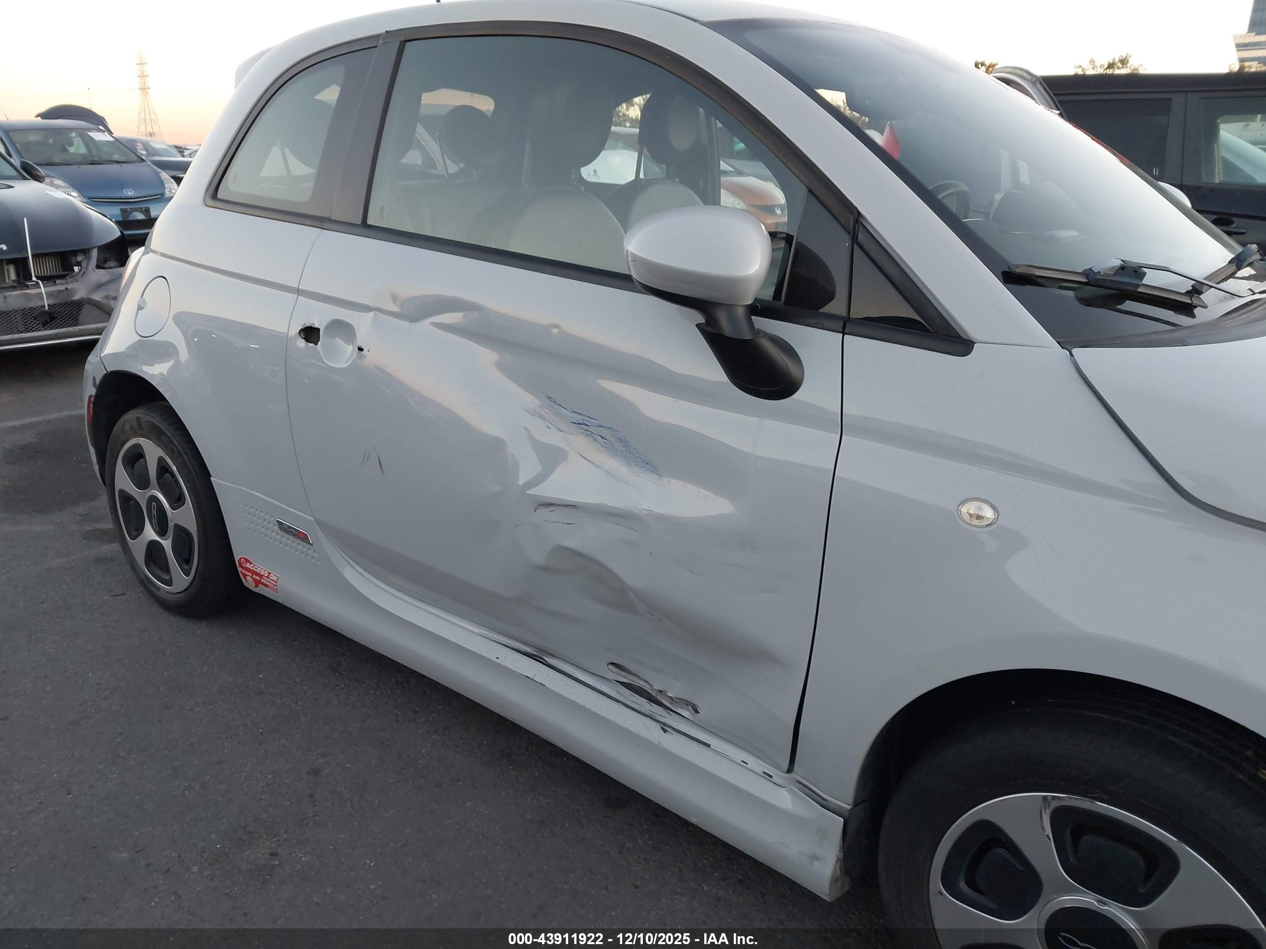 FIAT 500E image 6