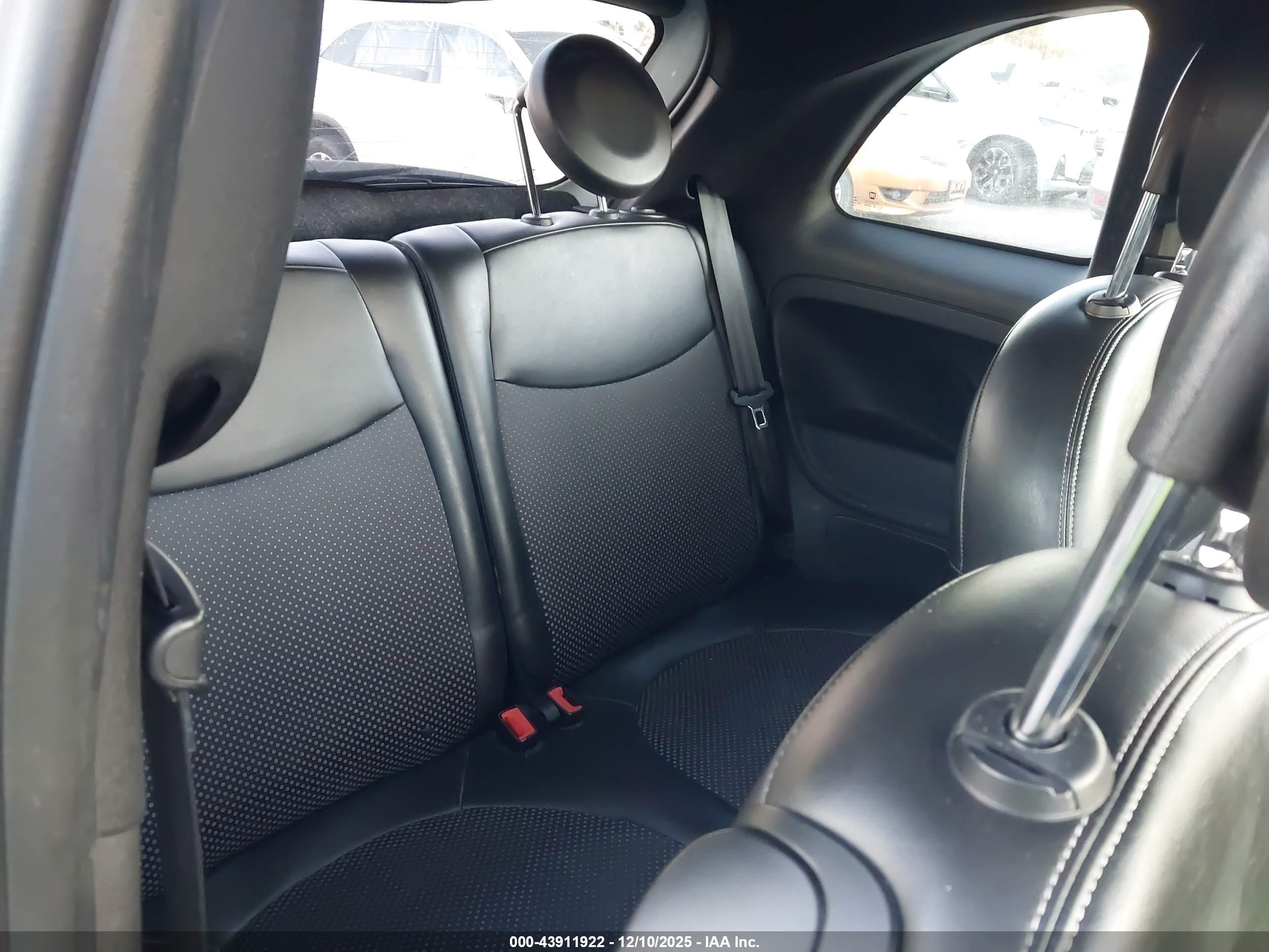 FIAT 500E image 8