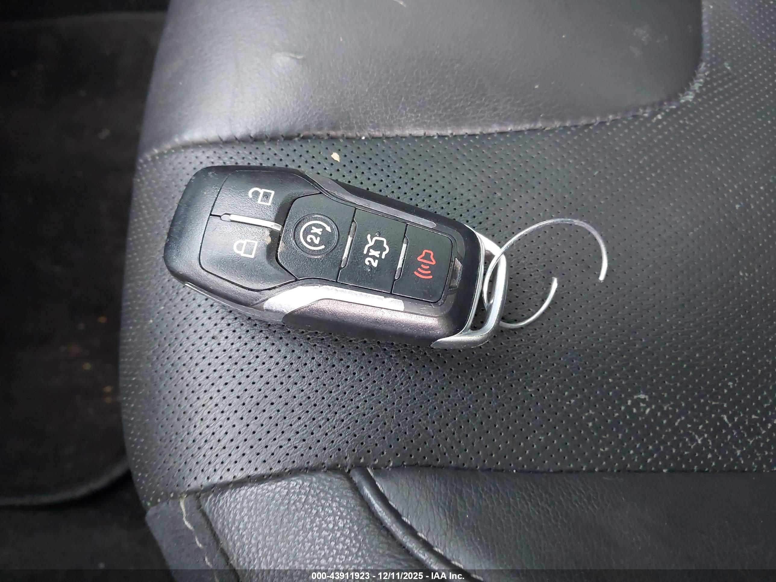 FORD FUSION image 11