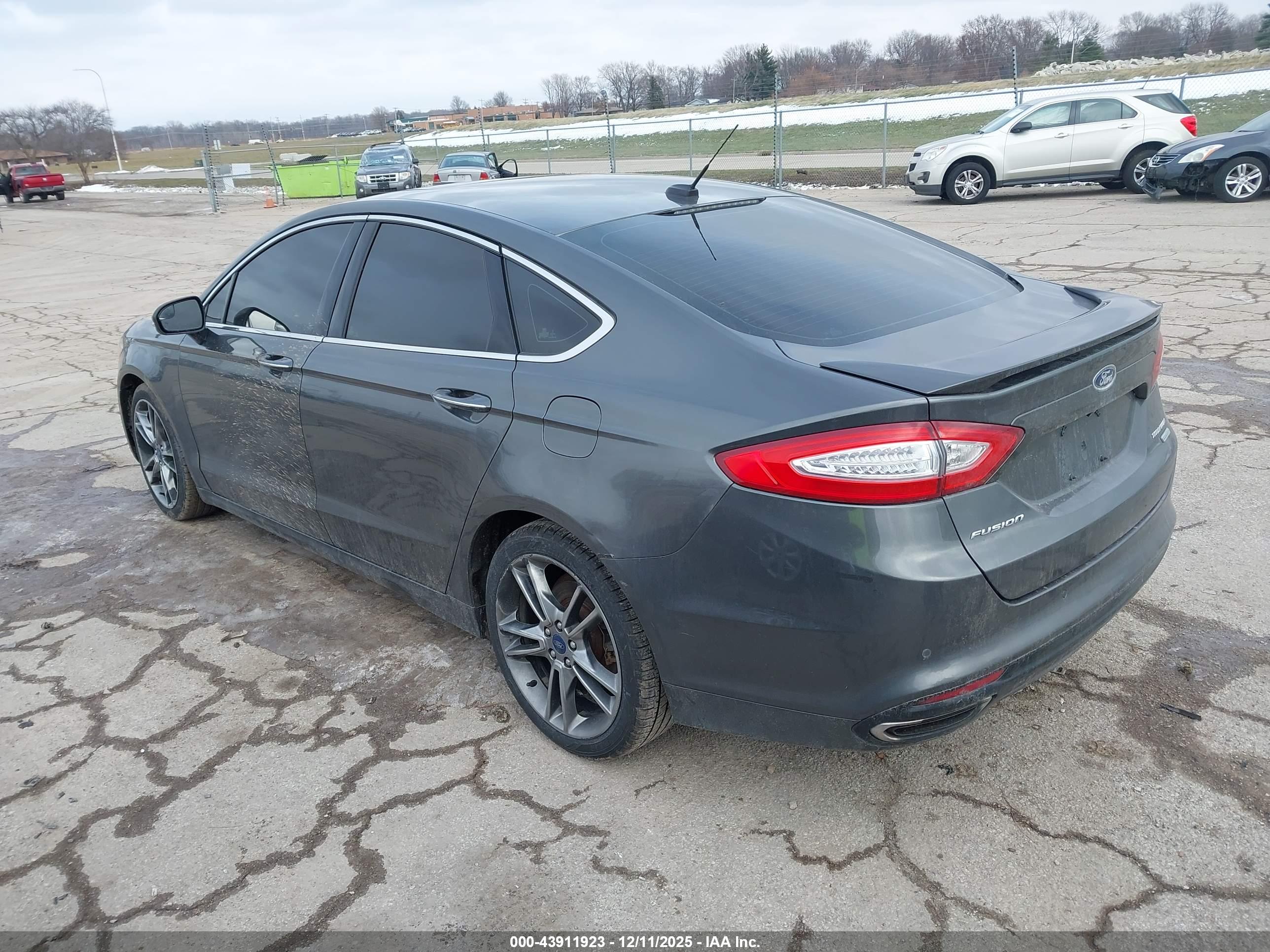 FORD FUSION image 3