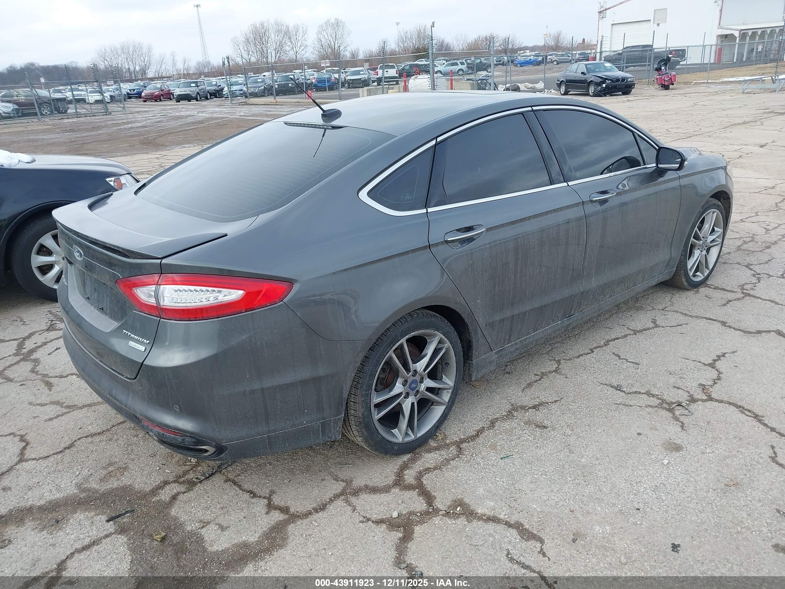 FORD FUSION image 4