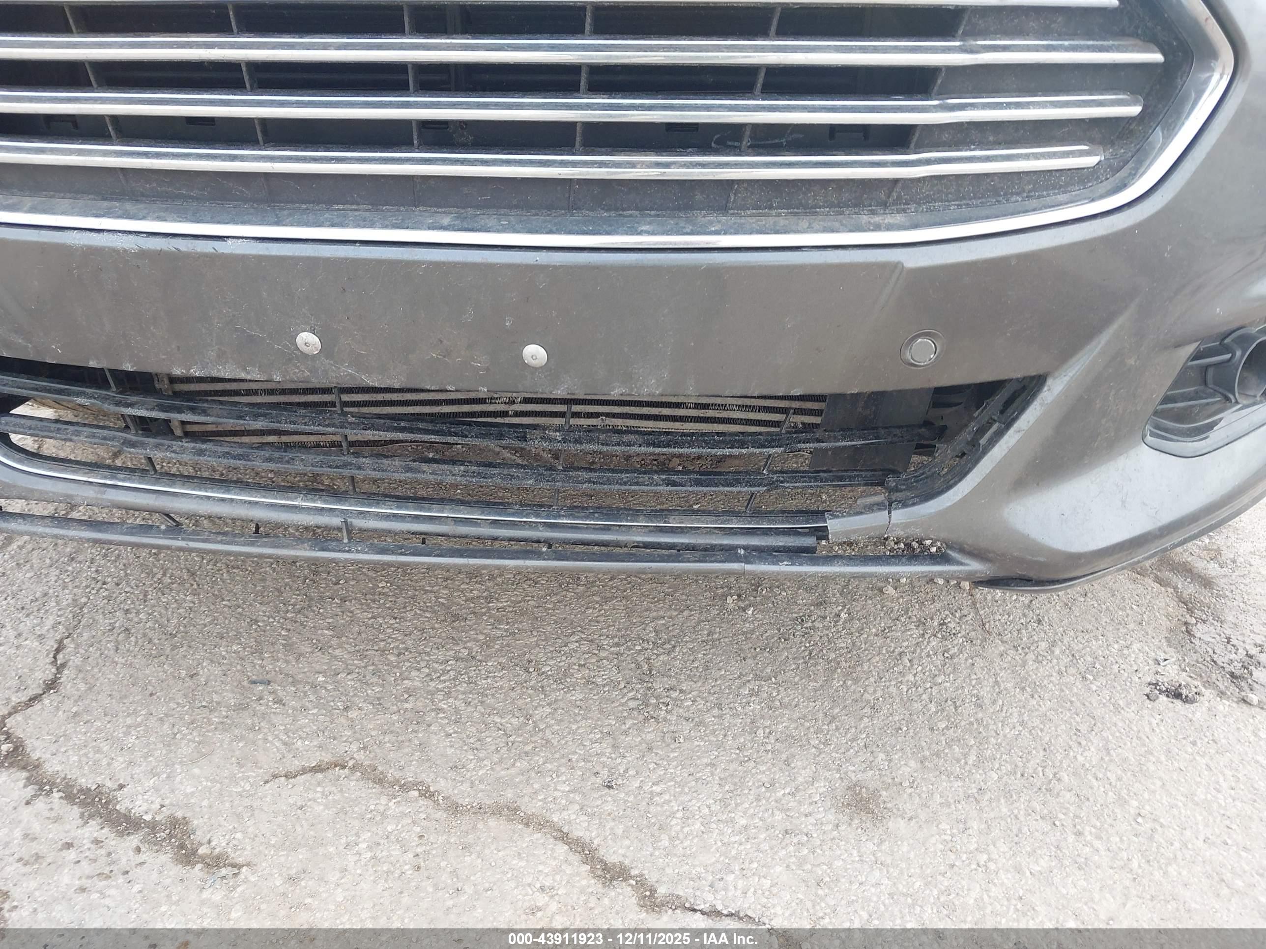 FORD FUSION image 6