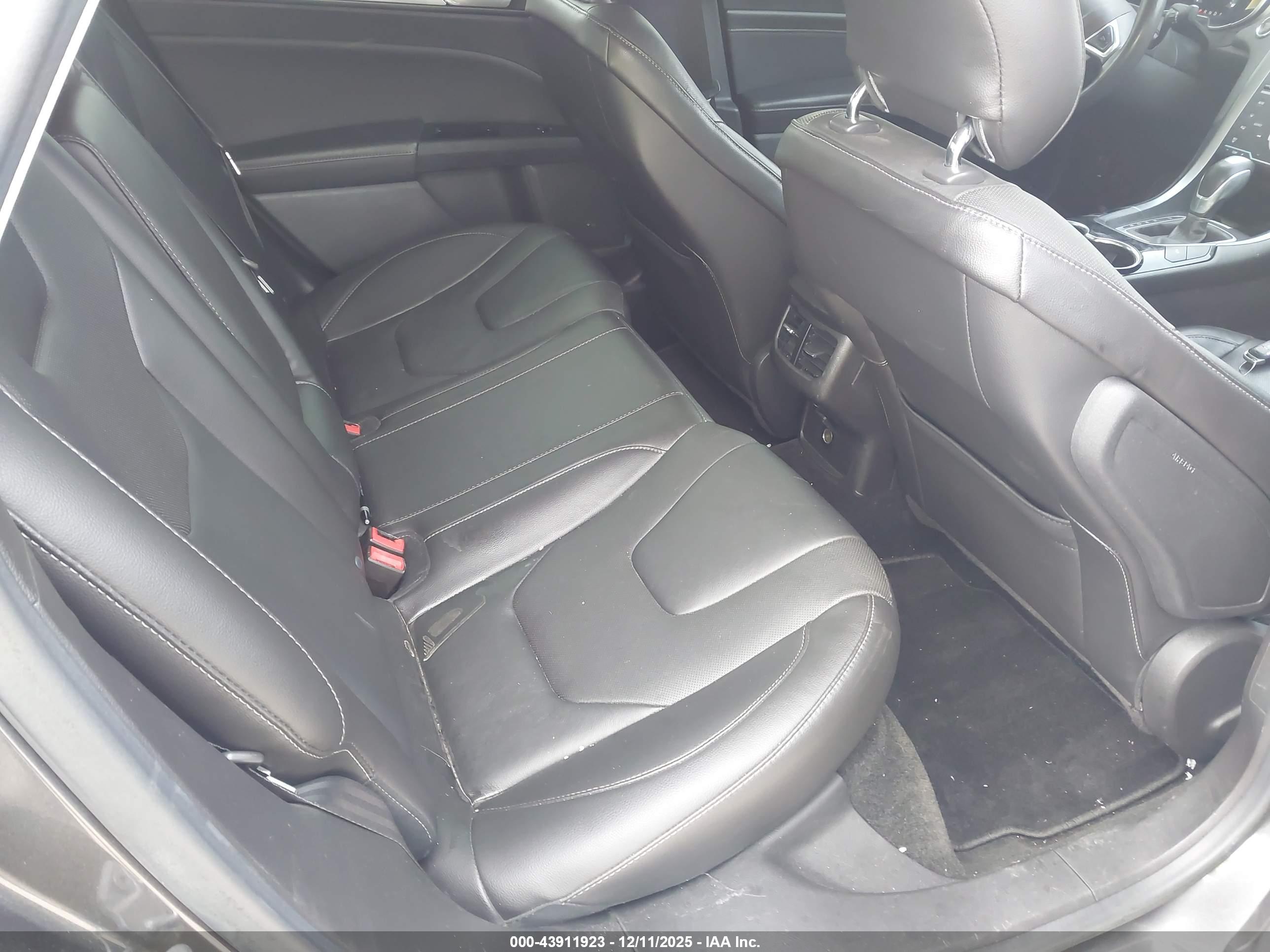 FORD FUSION image 8