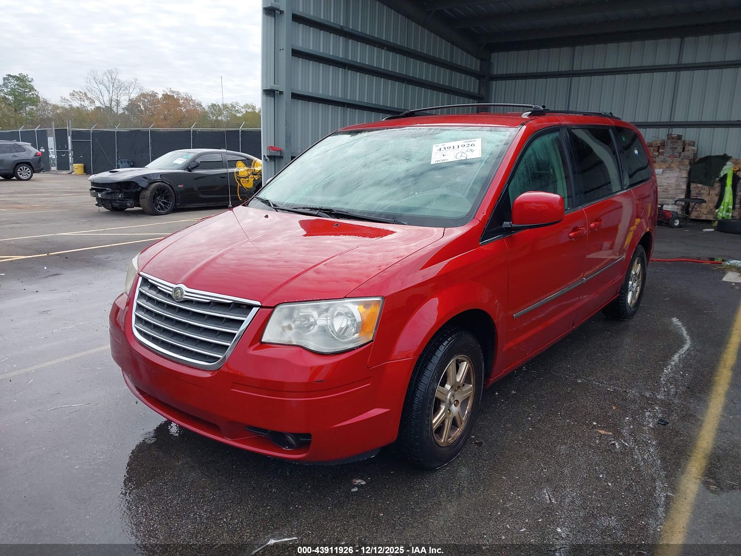 CHRYSLER TOWN image 2