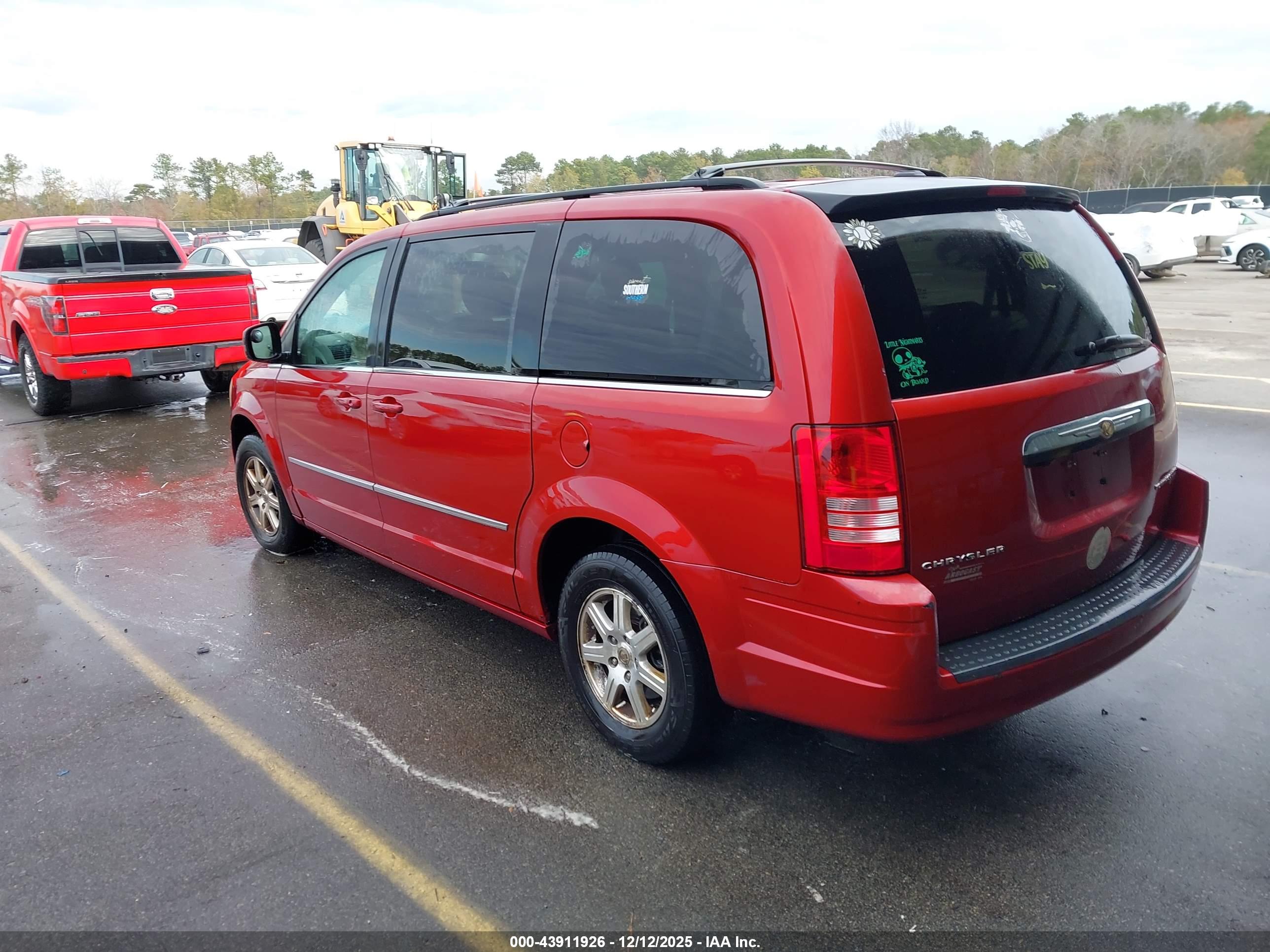 CHRYSLER TOWN image 3