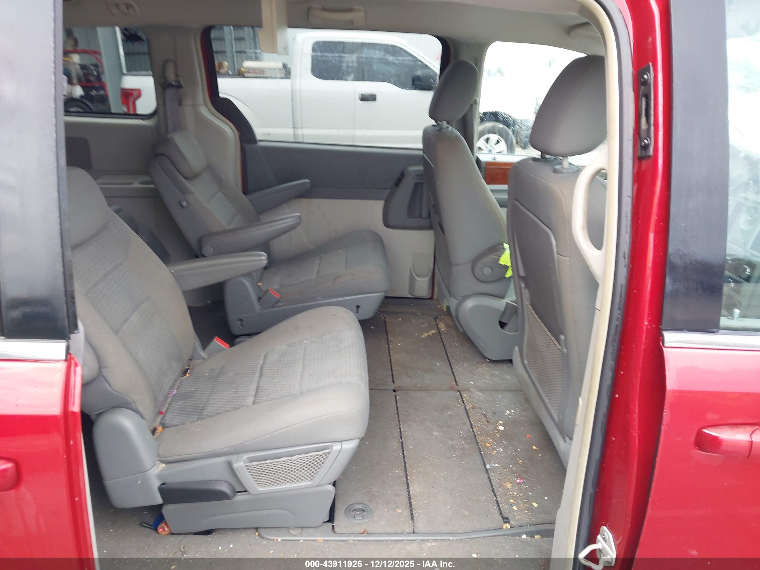 CHRYSLER TOWN image 8