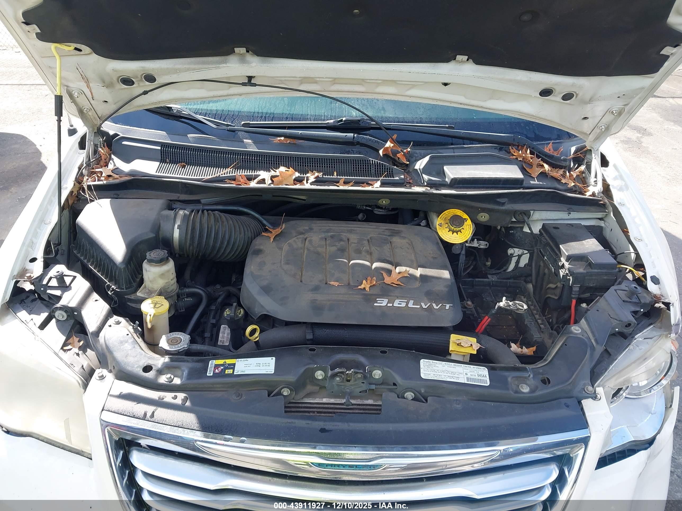 CHRYSLER TOWN image 10