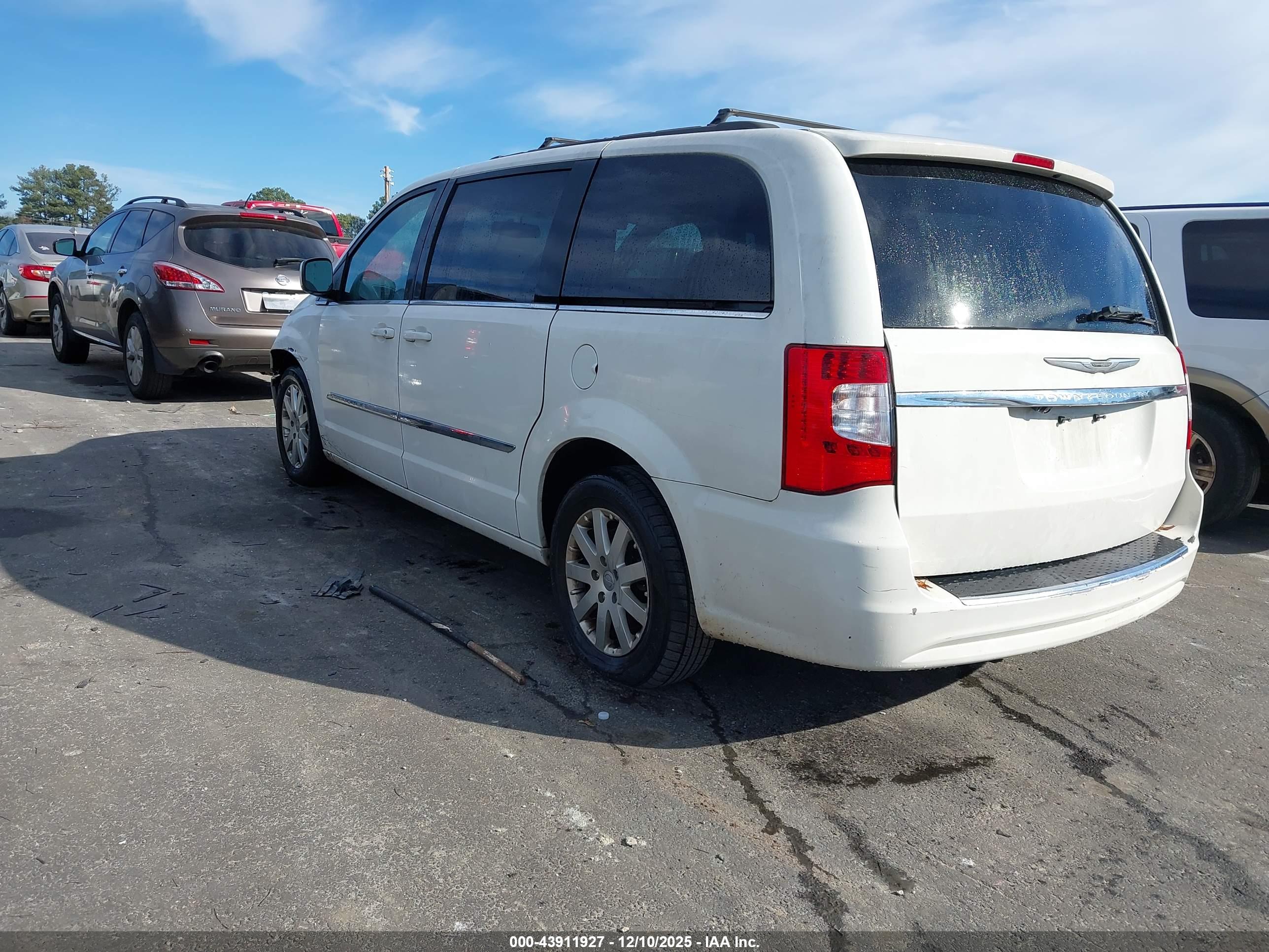CHRYSLER TOWN image 3