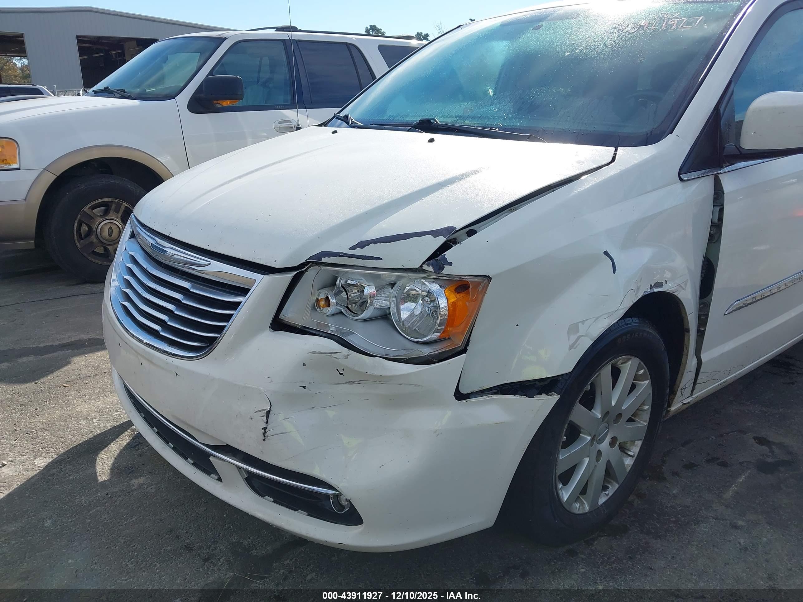 CHRYSLER TOWN image 6