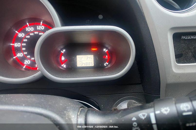 PONTIAC VIBE image 7