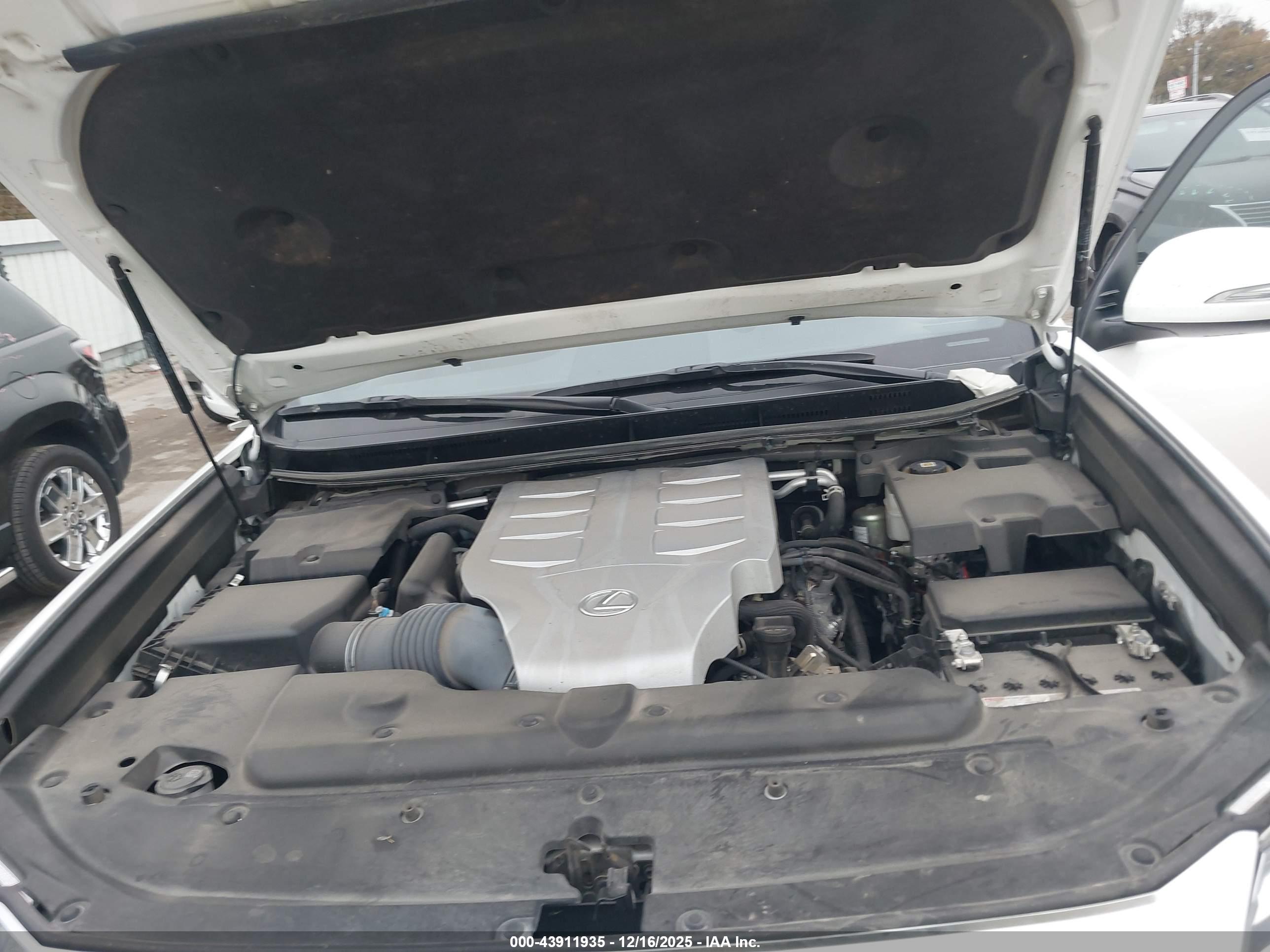 LEXUS GX image 10