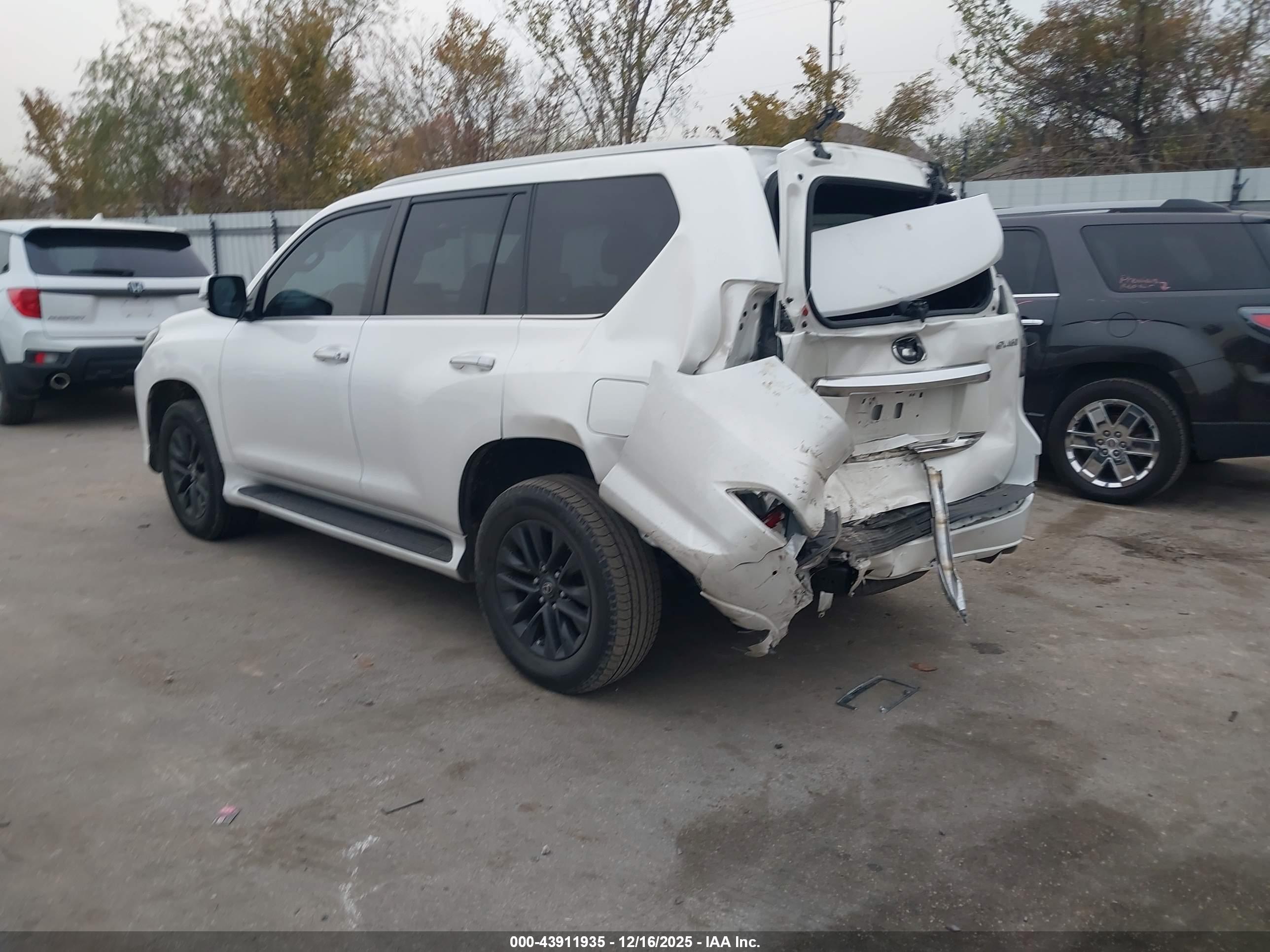 LEXUS GX image 3