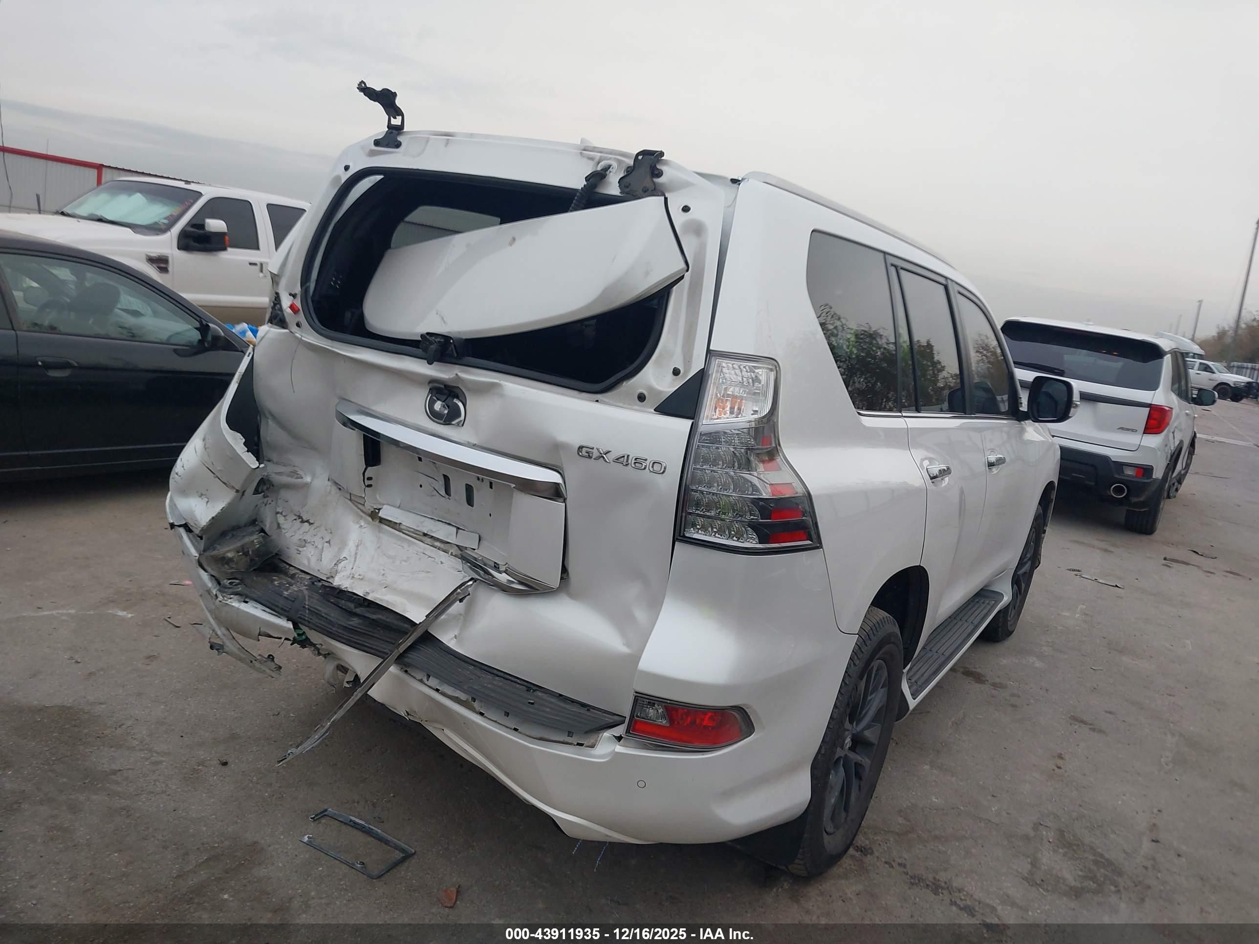 LEXUS GX image 4