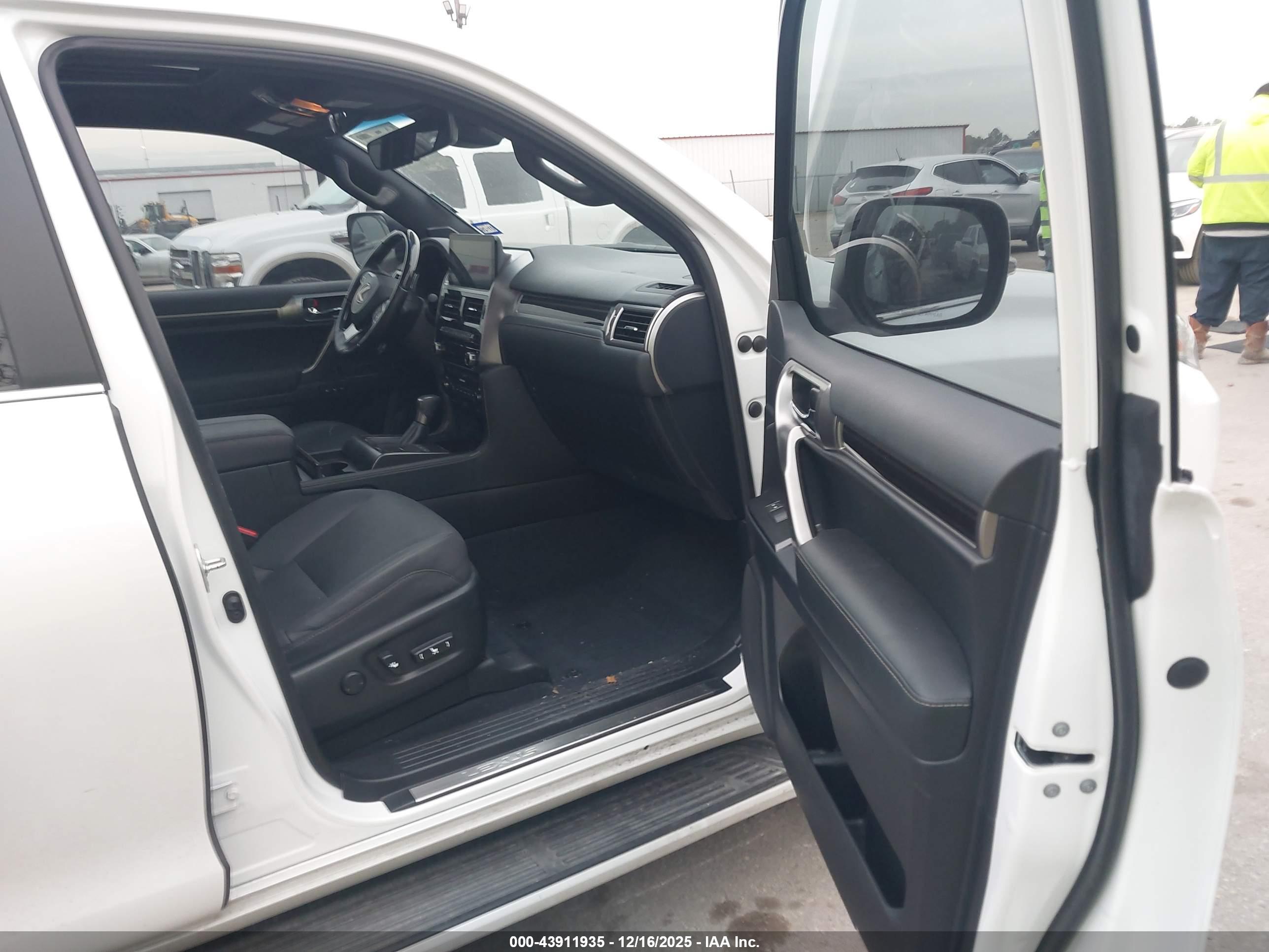 LEXUS GX image 5