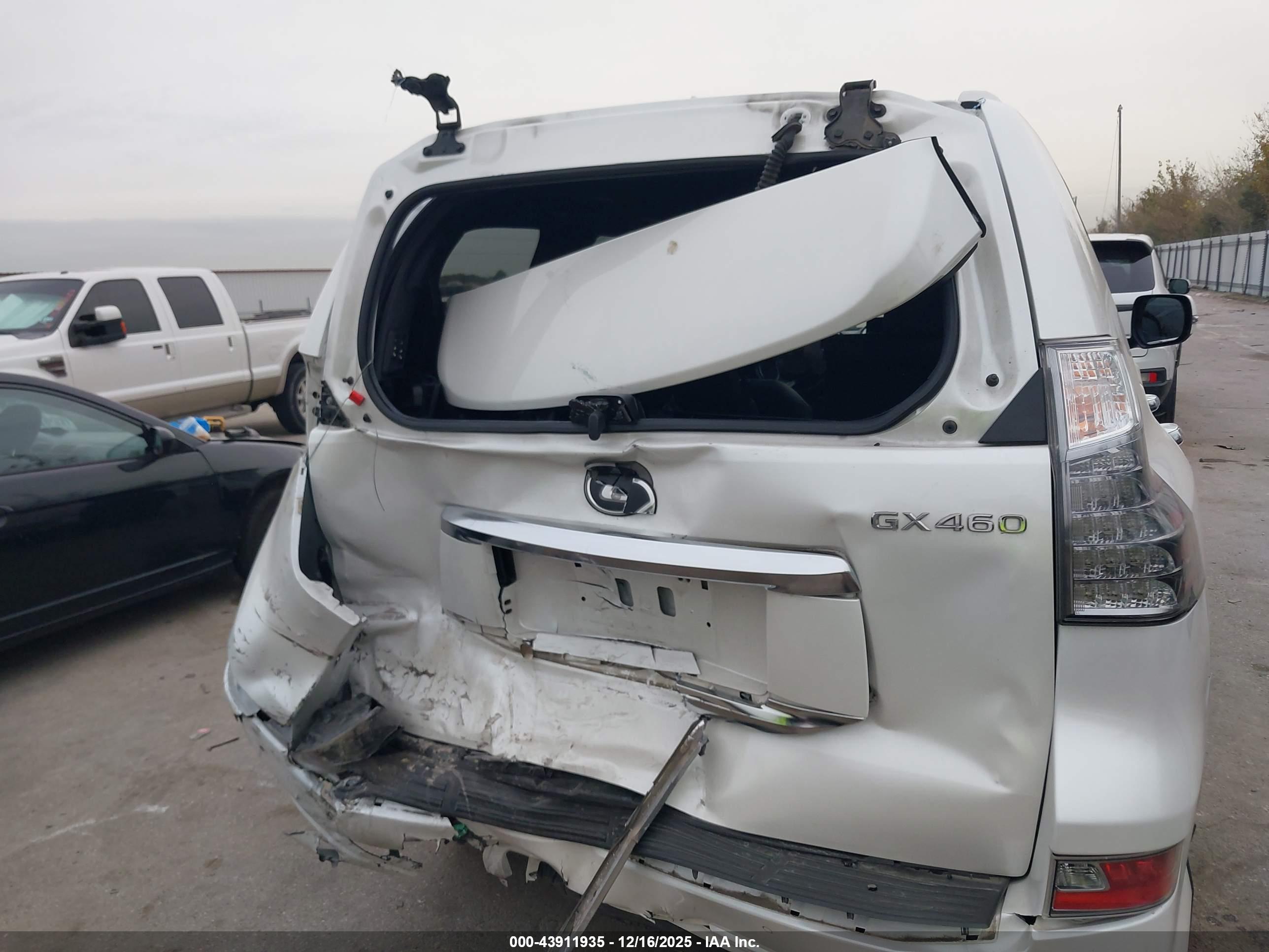 LEXUS GX image 6