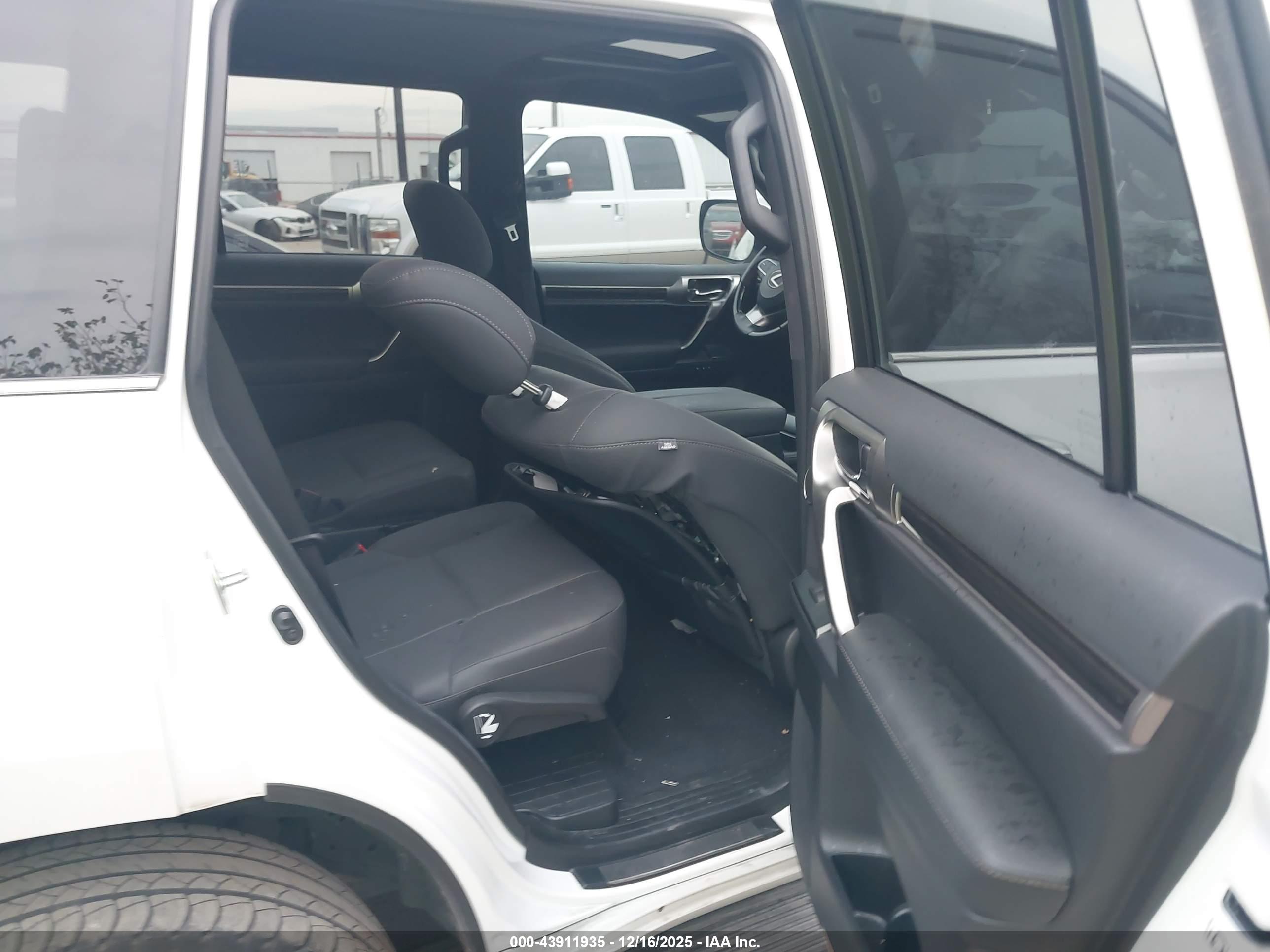 LEXUS GX image 8