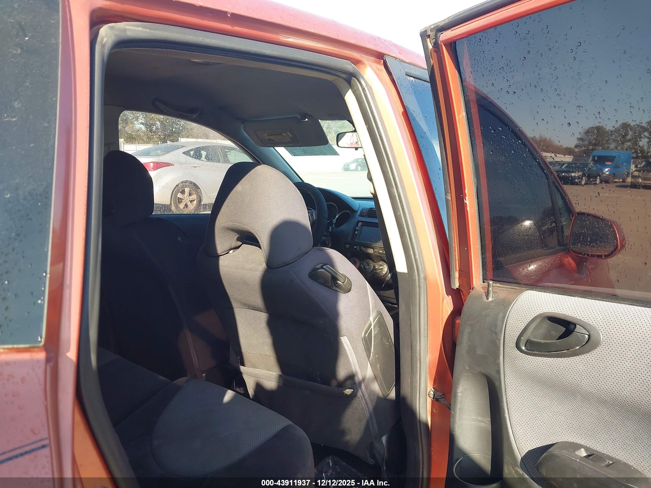 HONDA FIT image 8