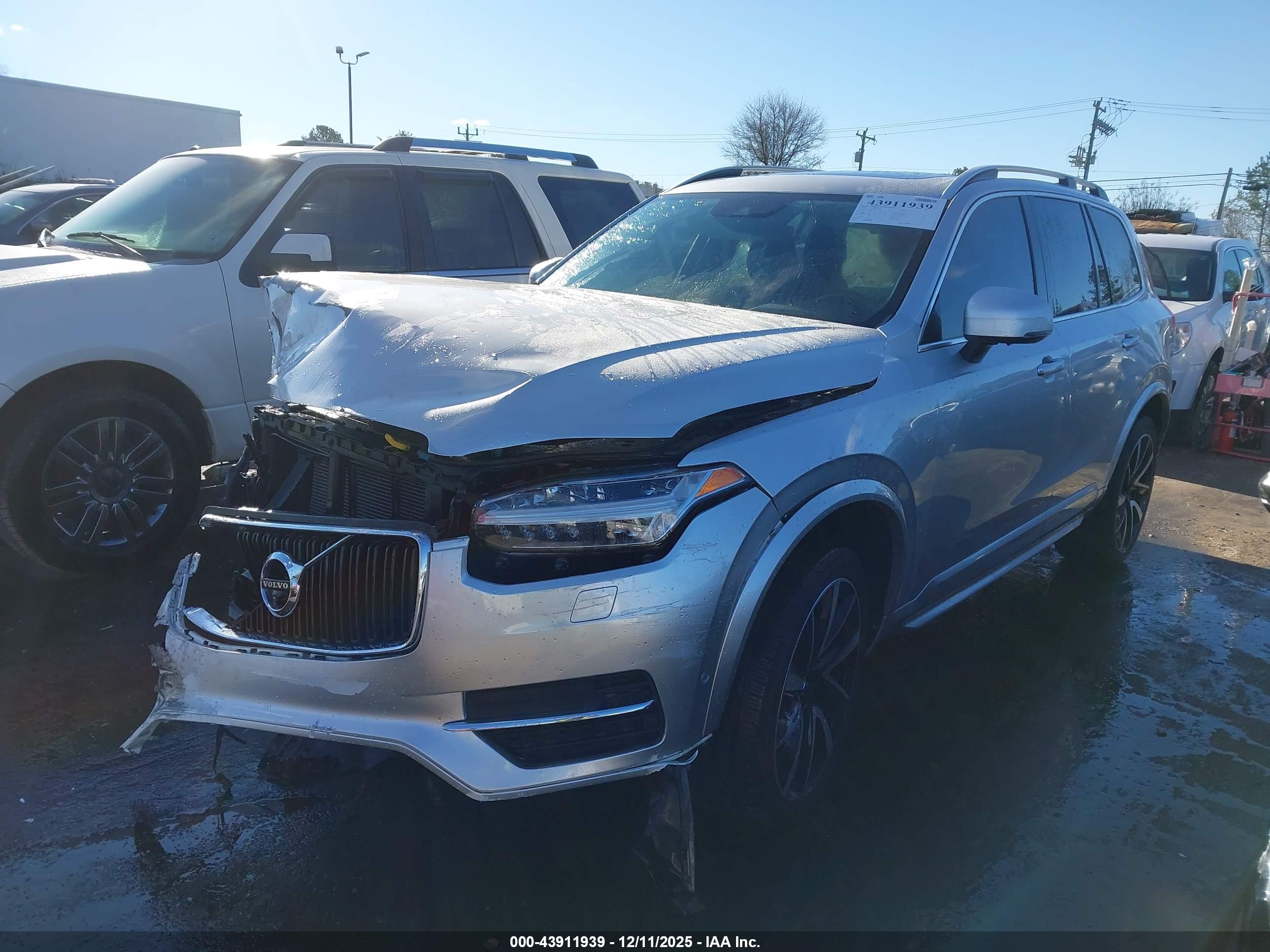 VOLVO XC90 image 2