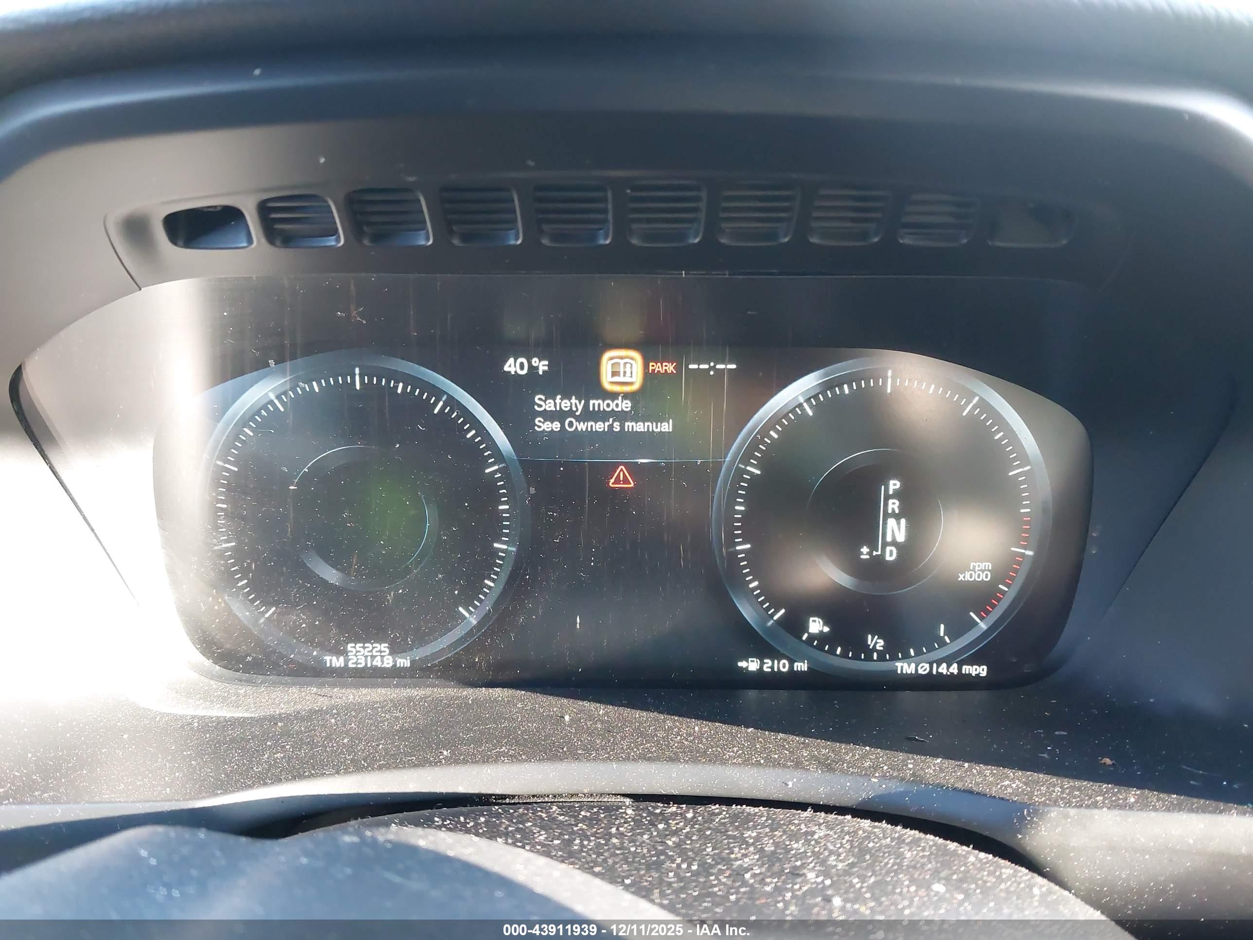 VOLVO XC90 image 7