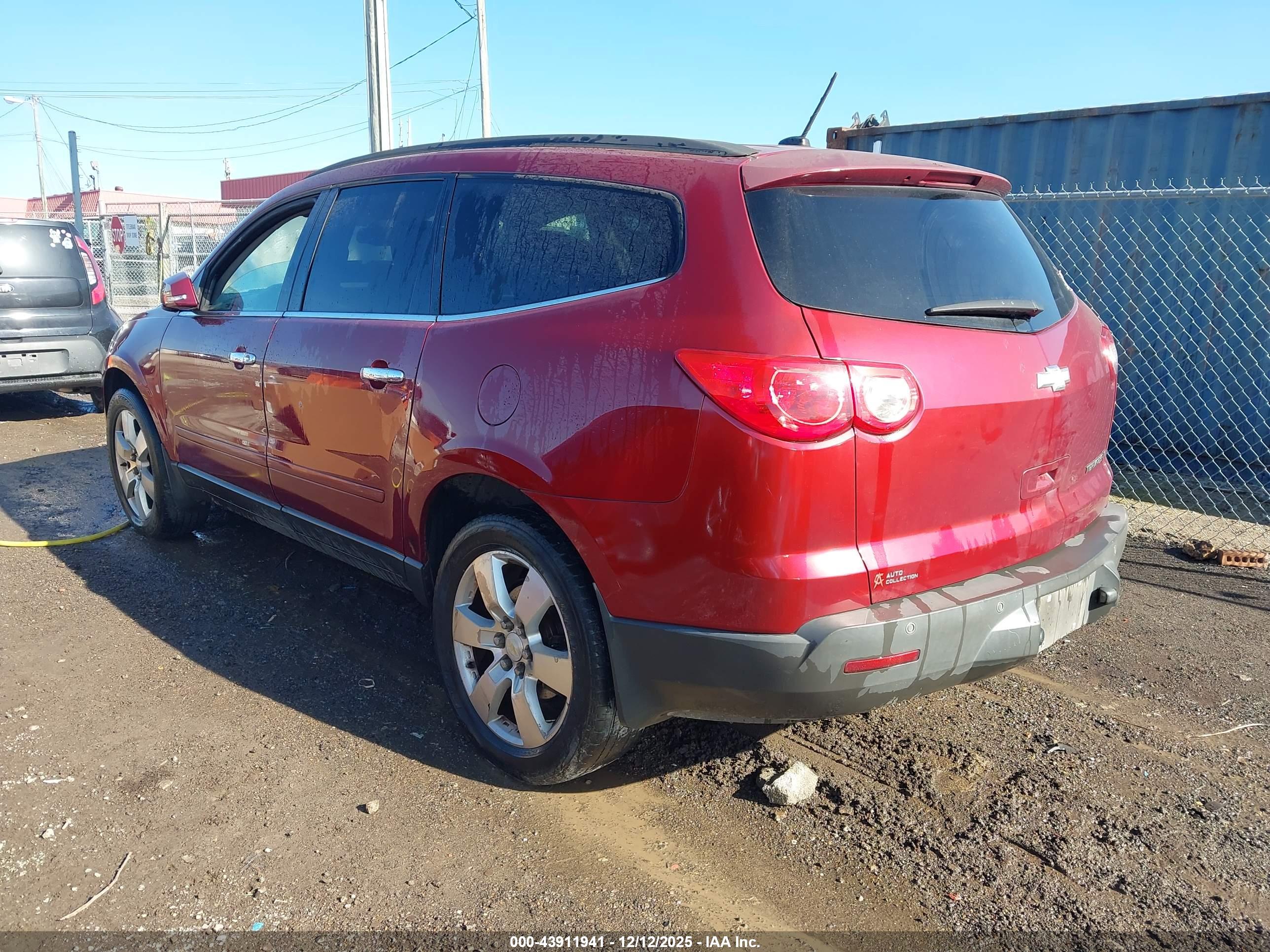 CHEVROLET TRAVERSE image 3