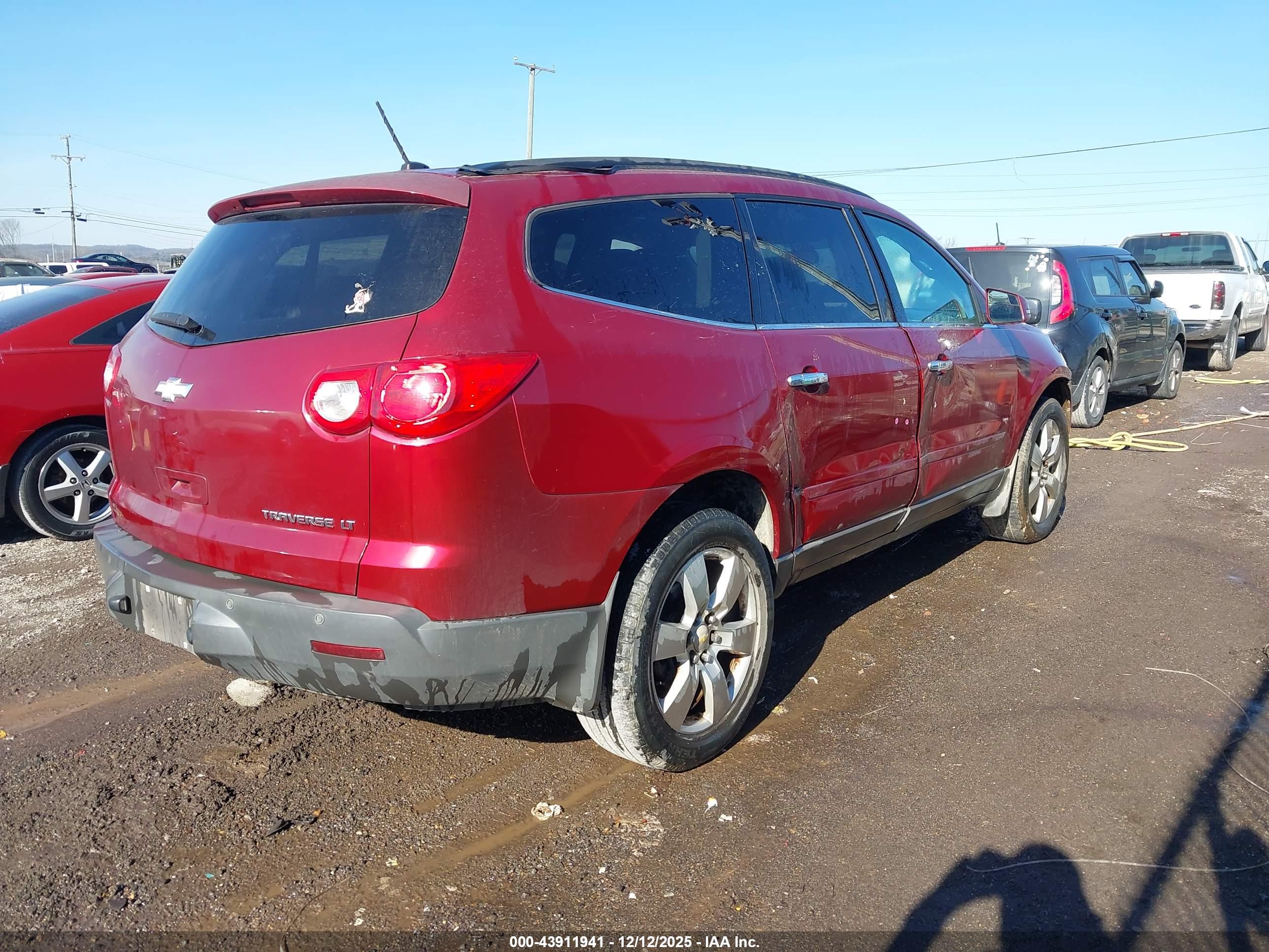 CHEVROLET TRAVERSE image 4