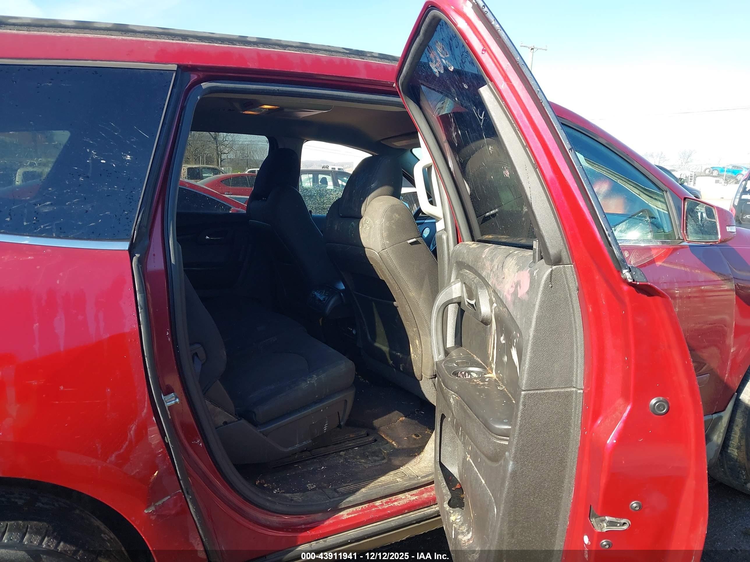 CHEVROLET TRAVERSE image 8