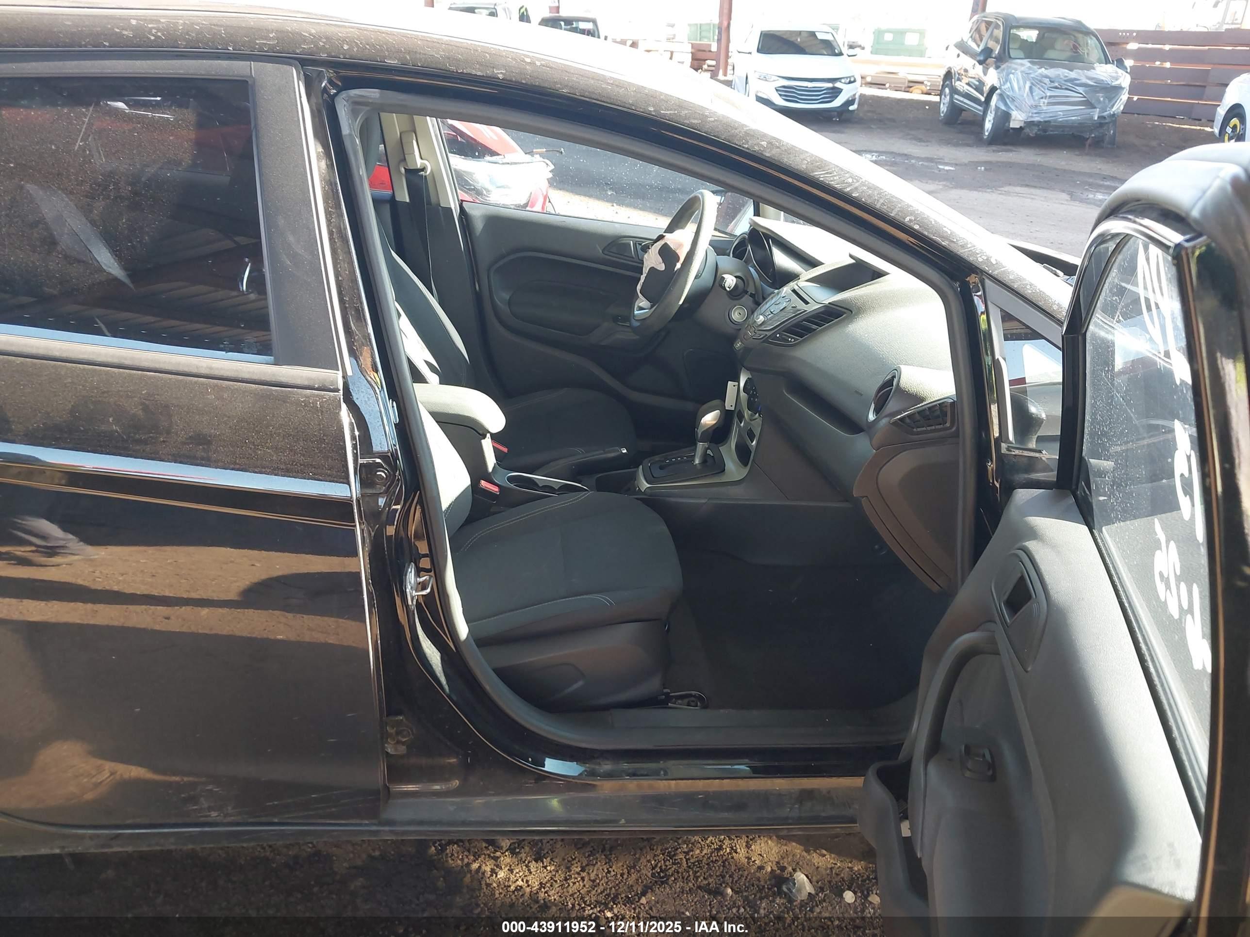 FORD FIESTA image 5