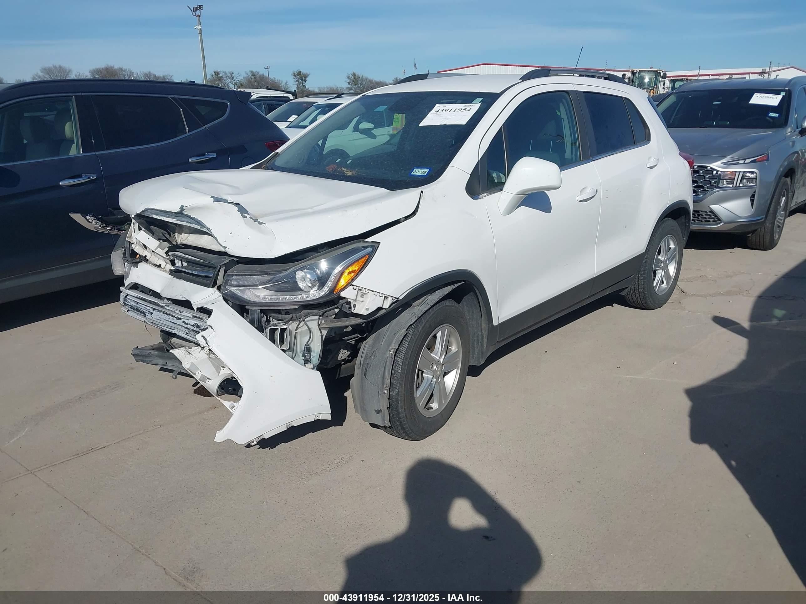CHEVROLET TRAX image 2