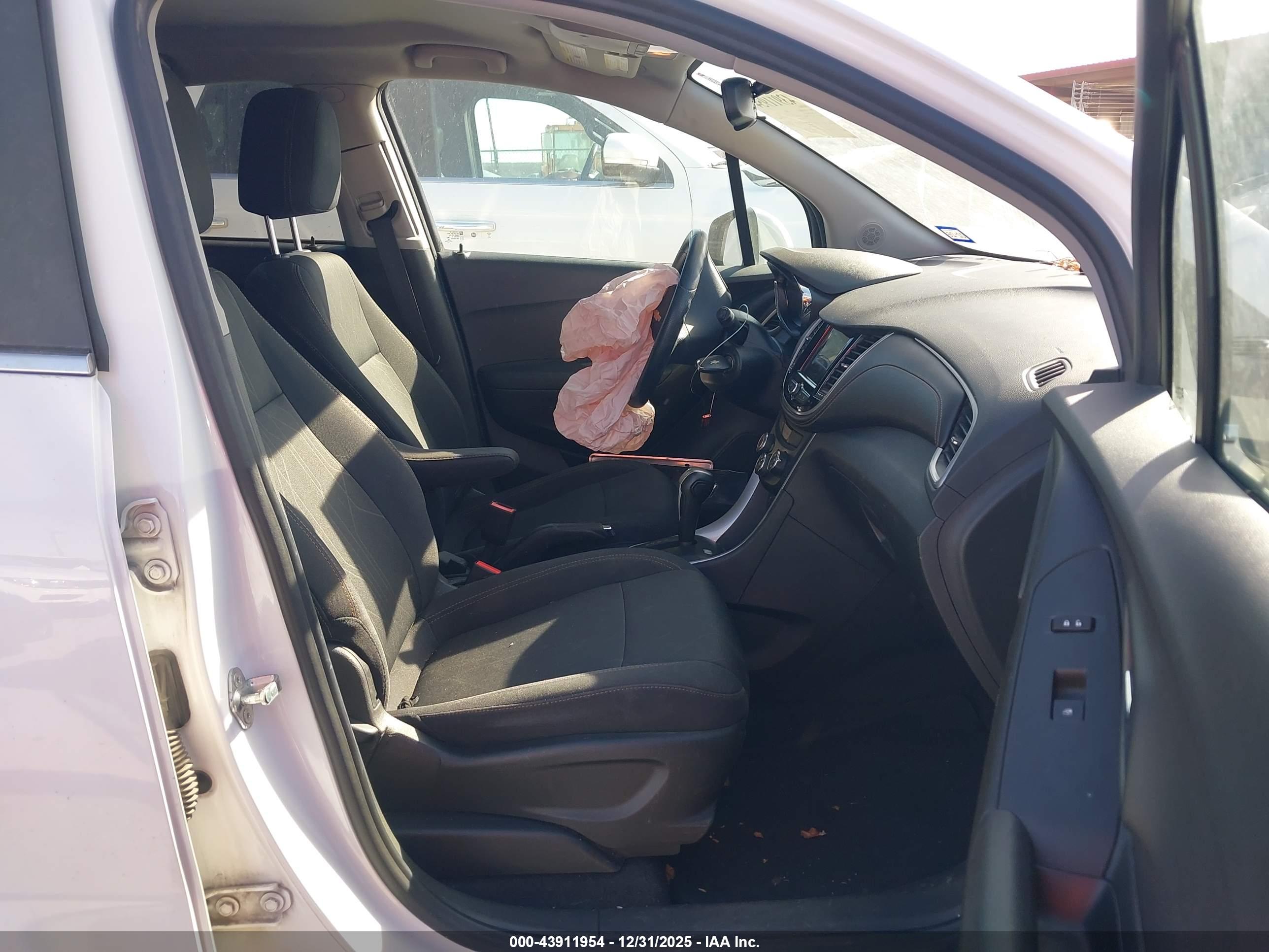 CHEVROLET TRAX image 5
