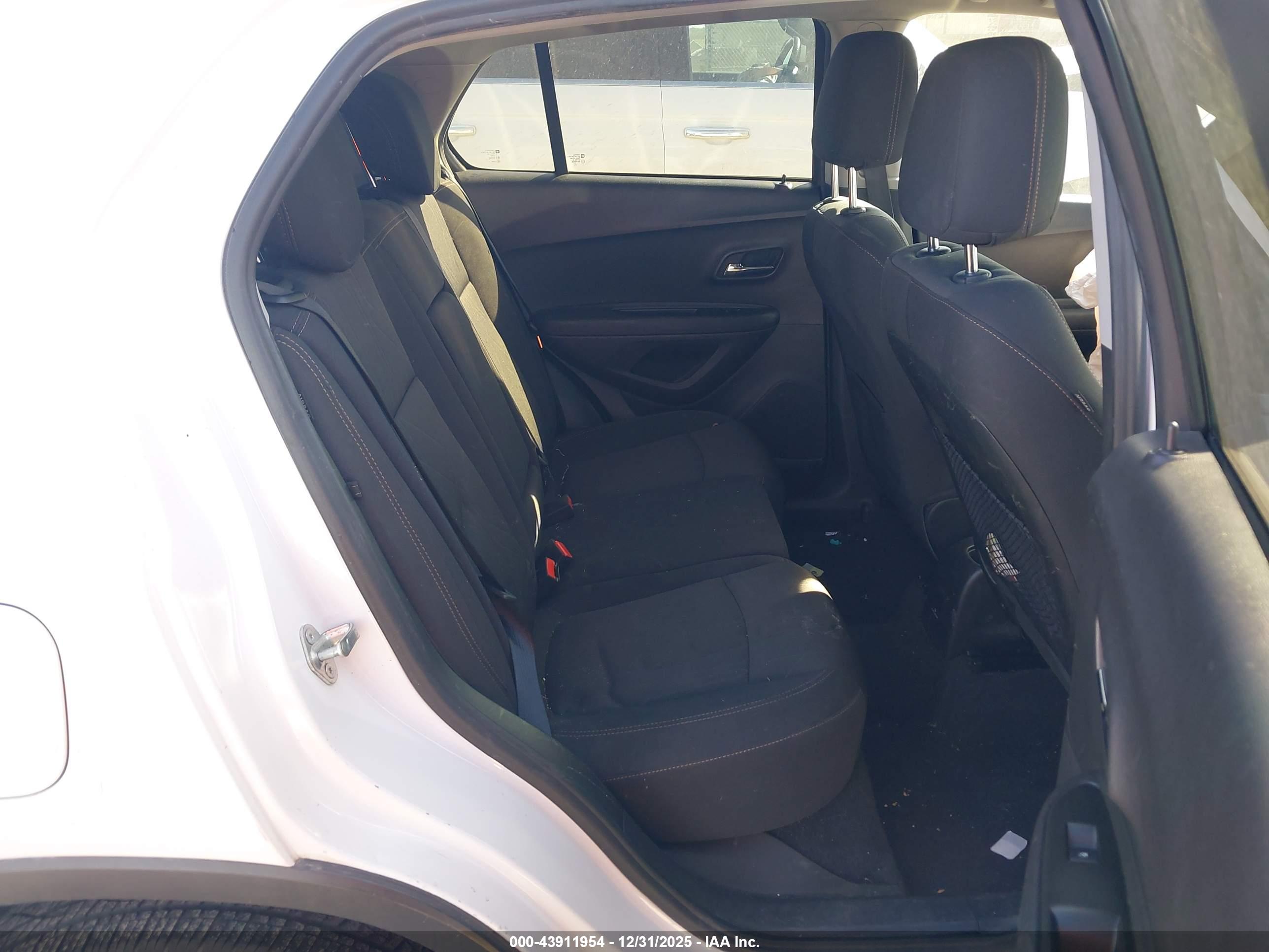 CHEVROLET TRAX image 8