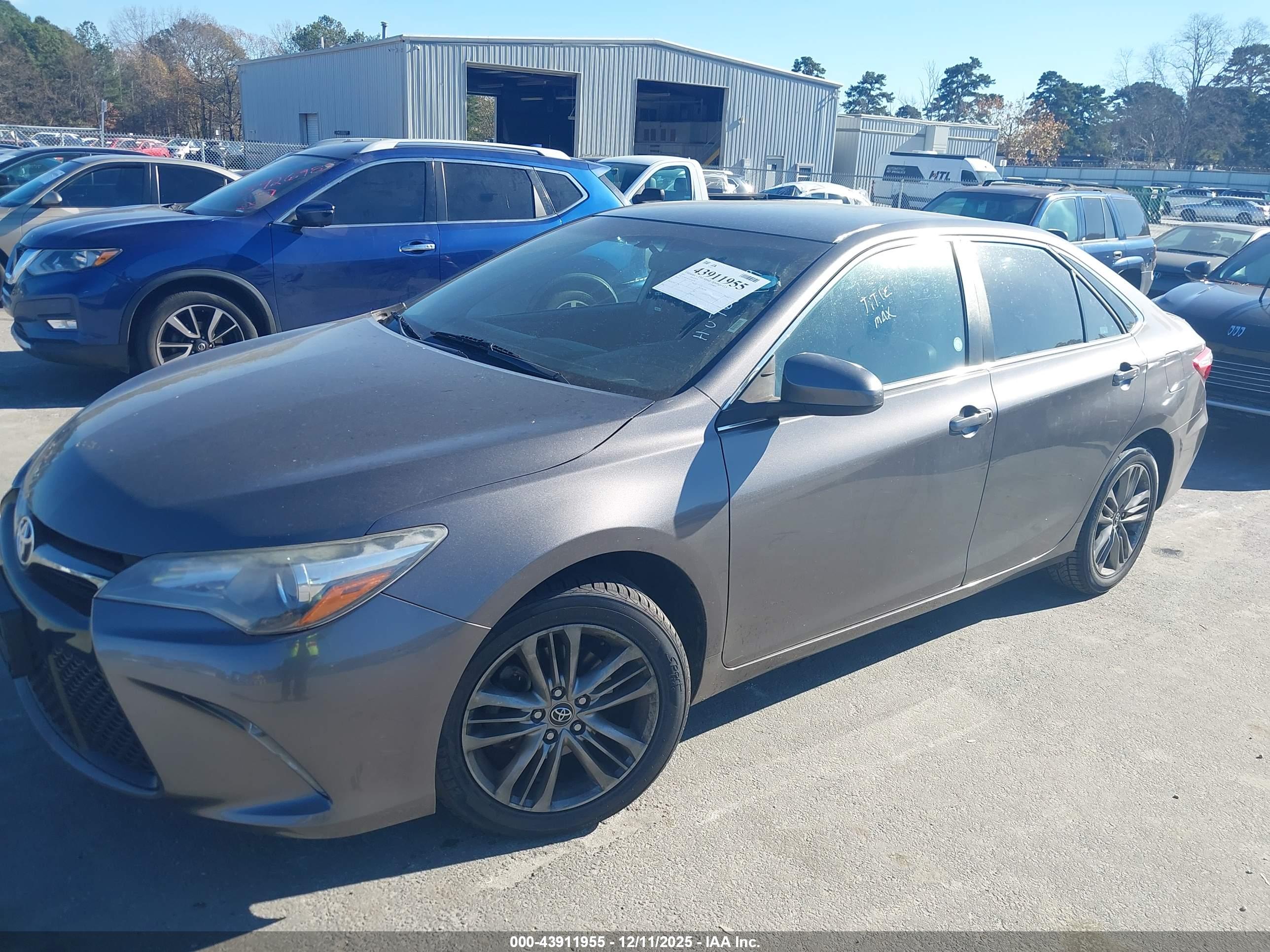 TOYOTA CAMRY image 2