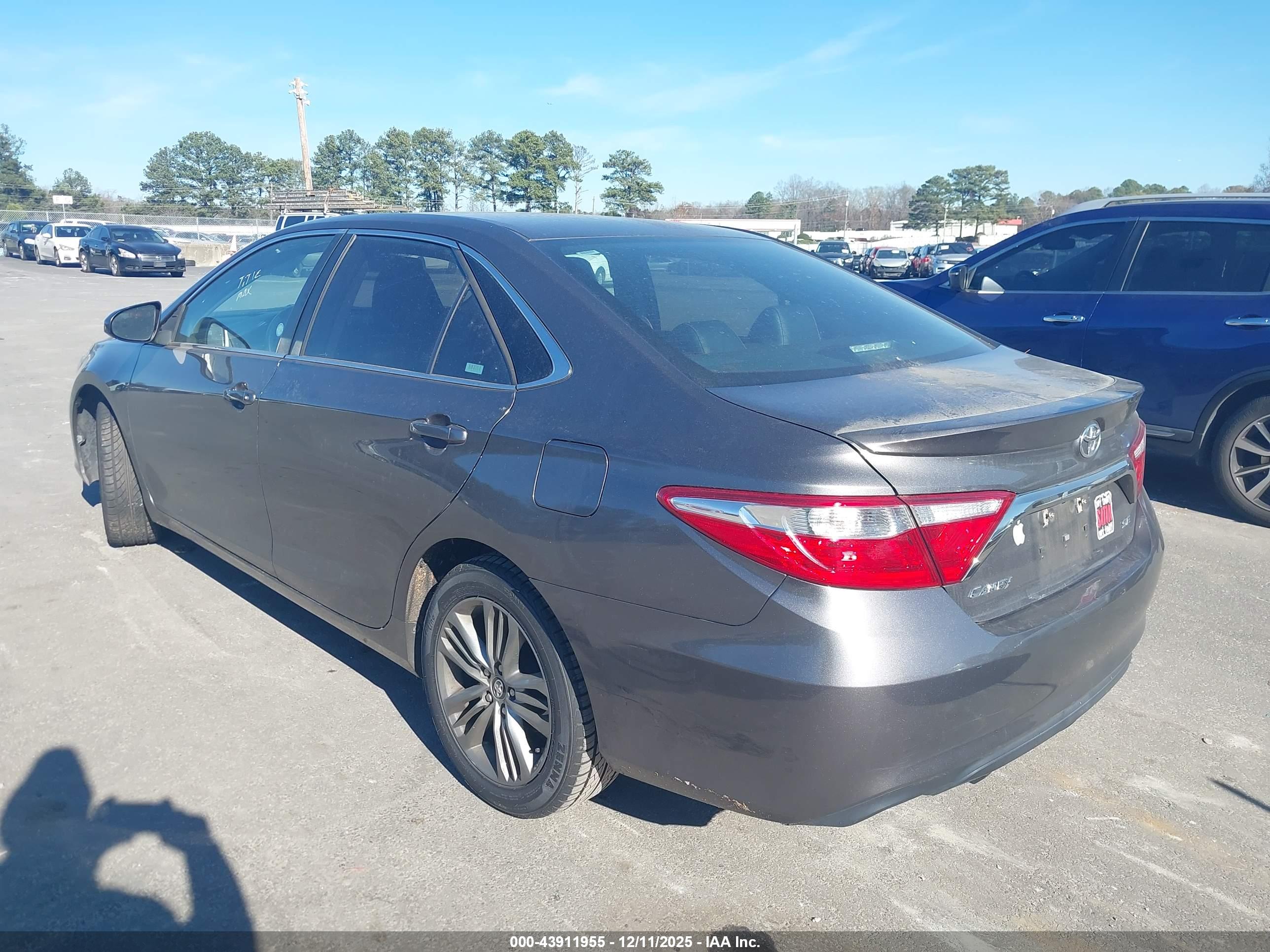 TOYOTA CAMRY image 3