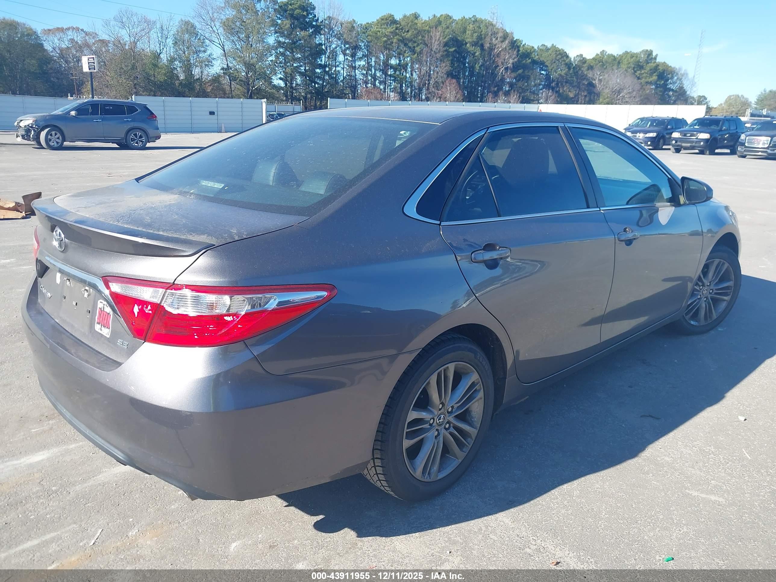 TOYOTA CAMRY image 4