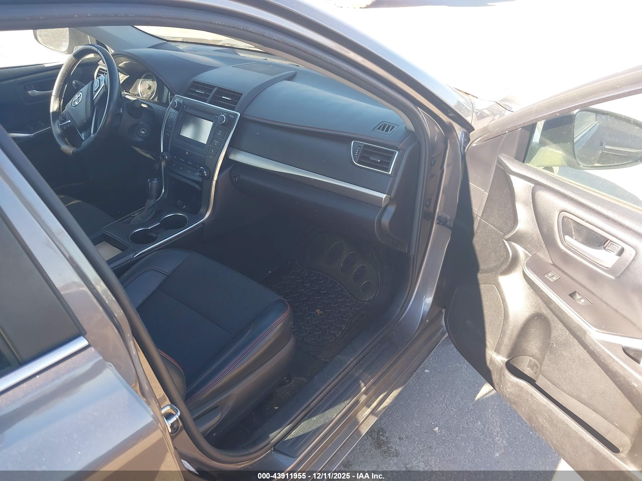 TOYOTA CAMRY image 5