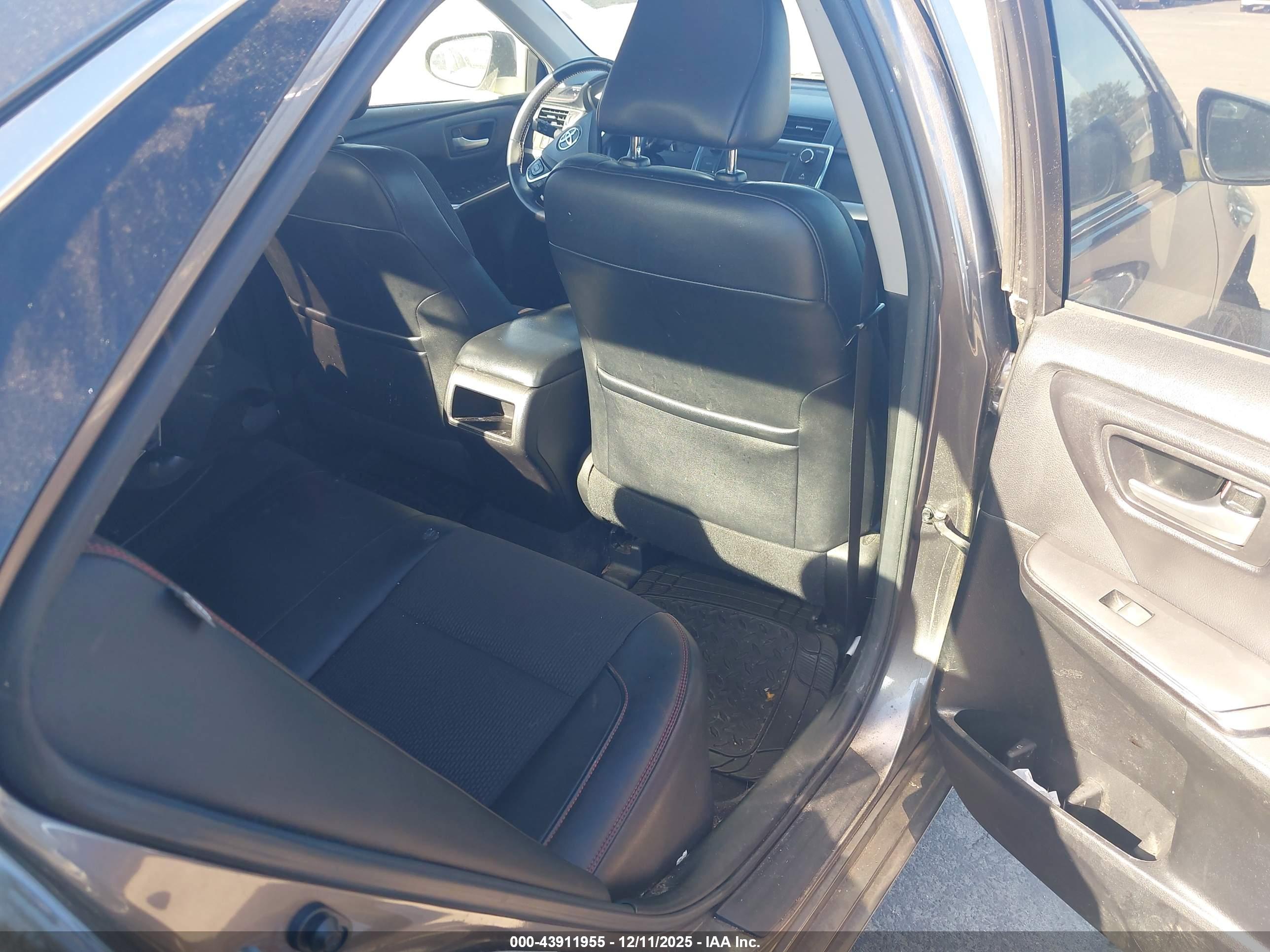 TOYOTA CAMRY image 8