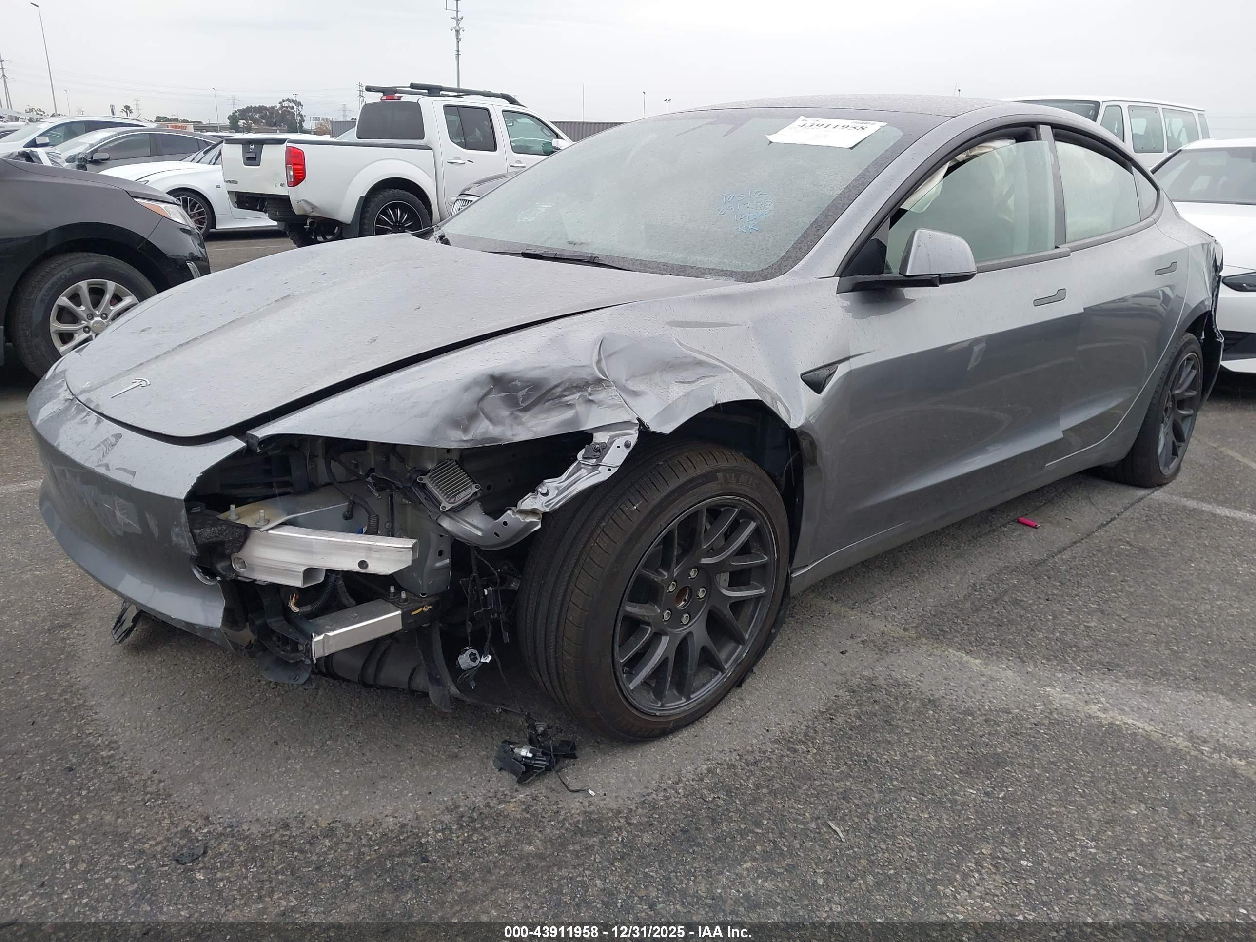 TESLA MODEL image 2