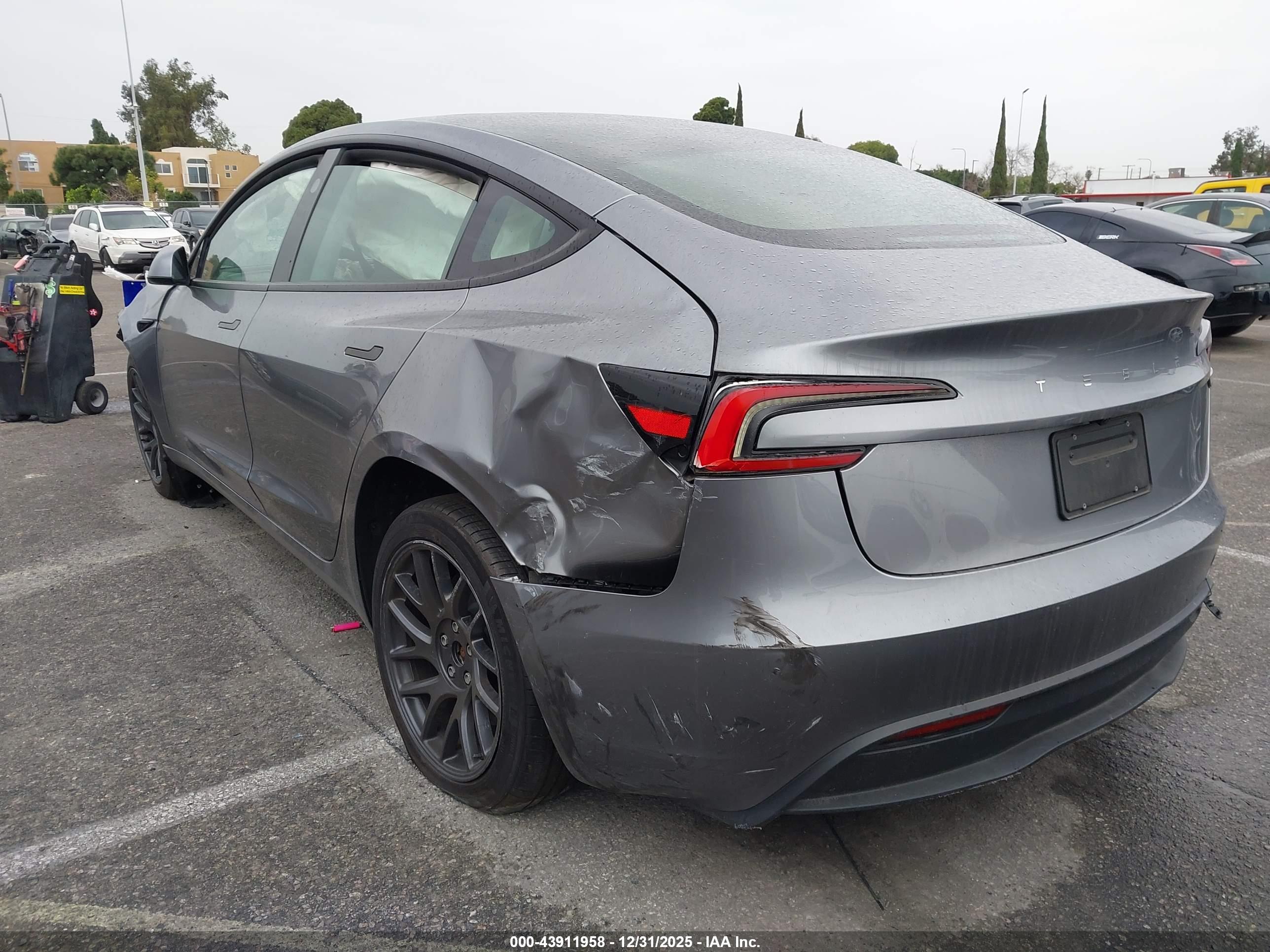 TESLA MODEL image 3