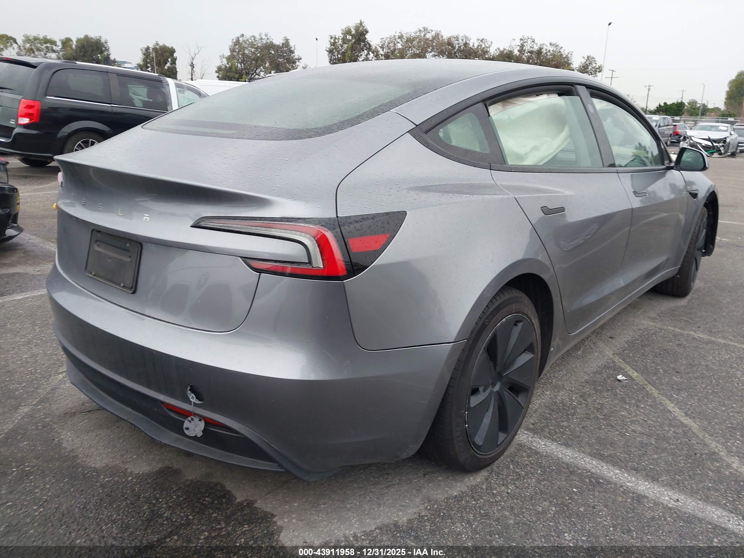TESLA MODEL image 4