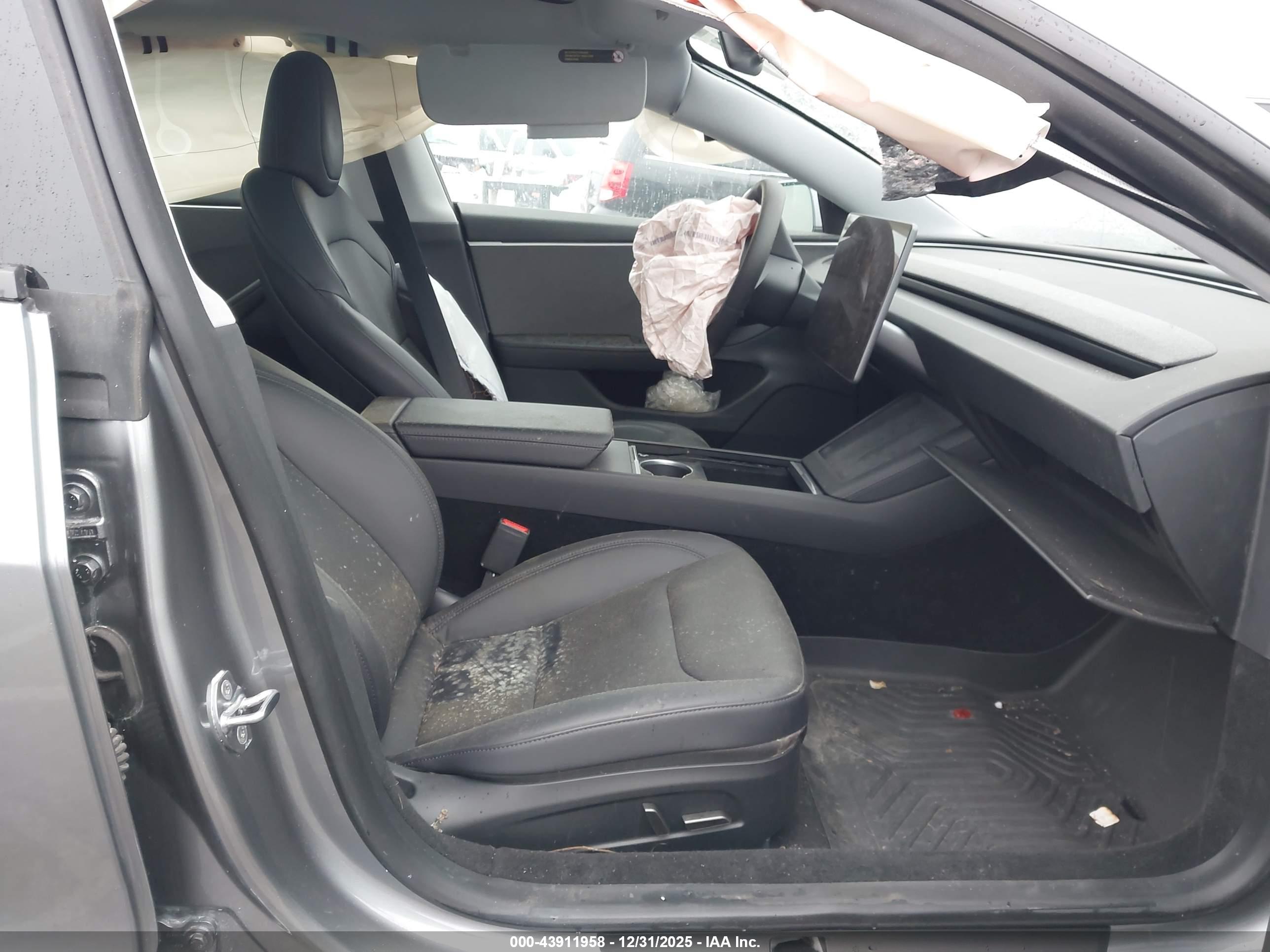 TESLA MODEL image 5