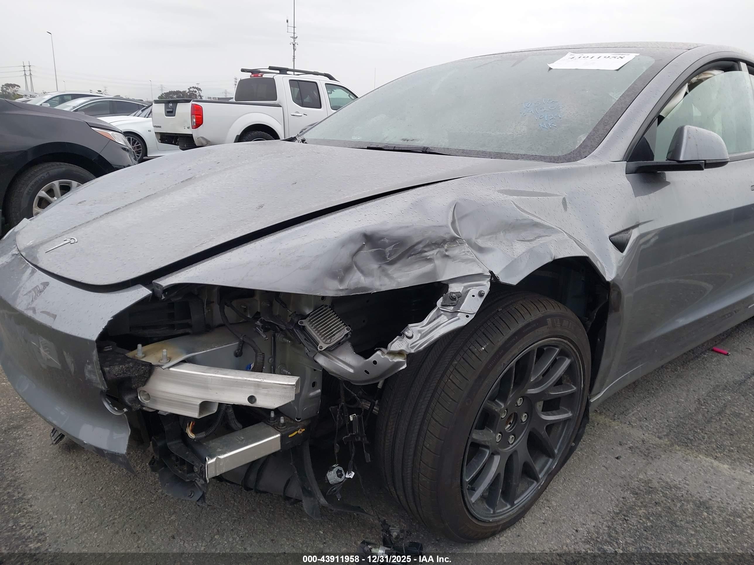 TESLA MODEL image 6