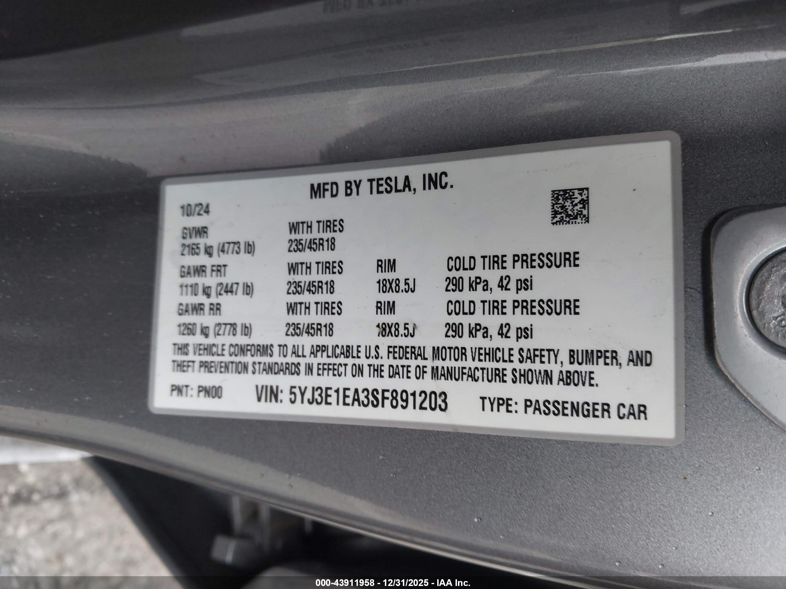 TESLA MODEL image 9