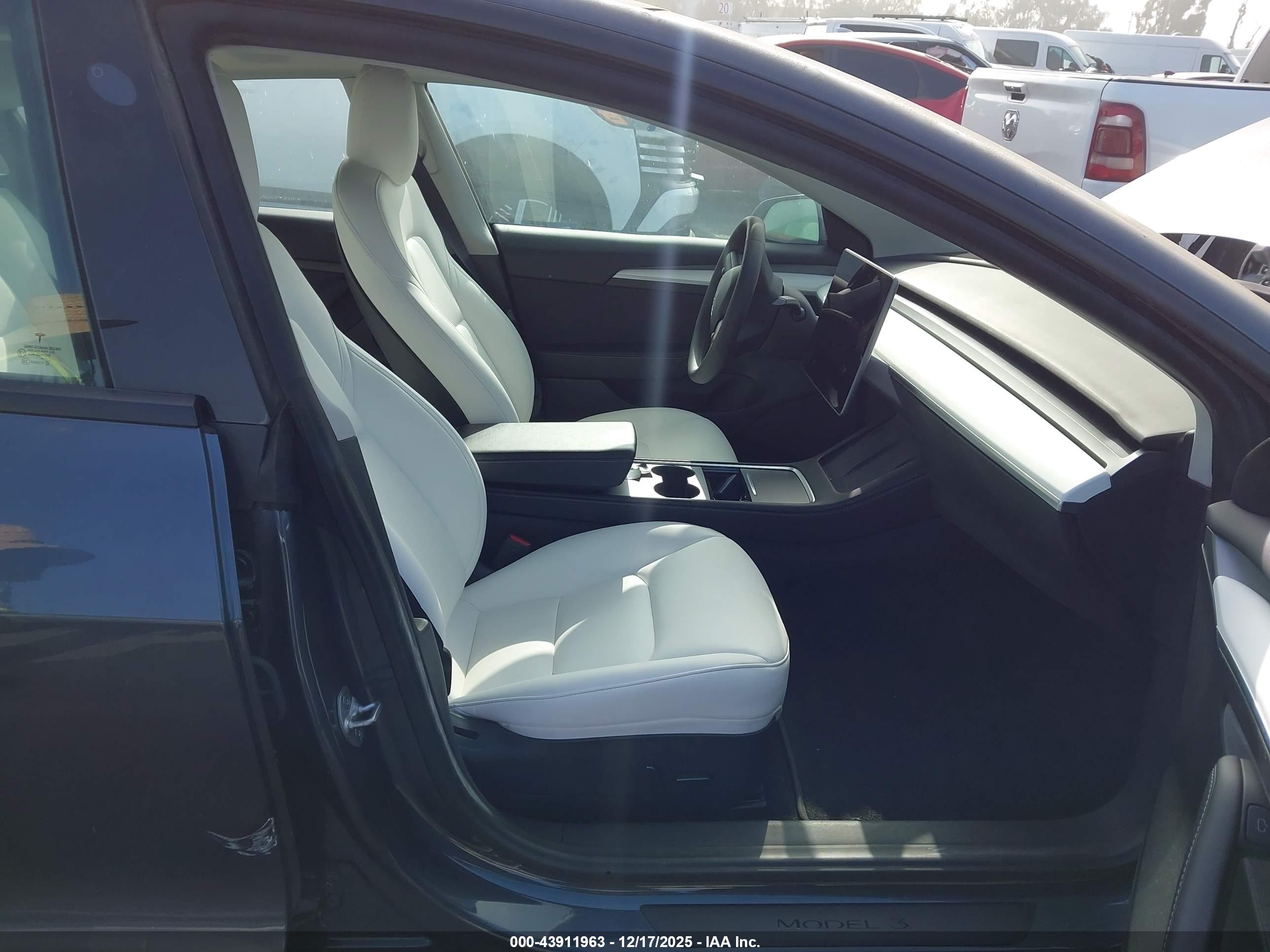 TESLA MODEL image 5